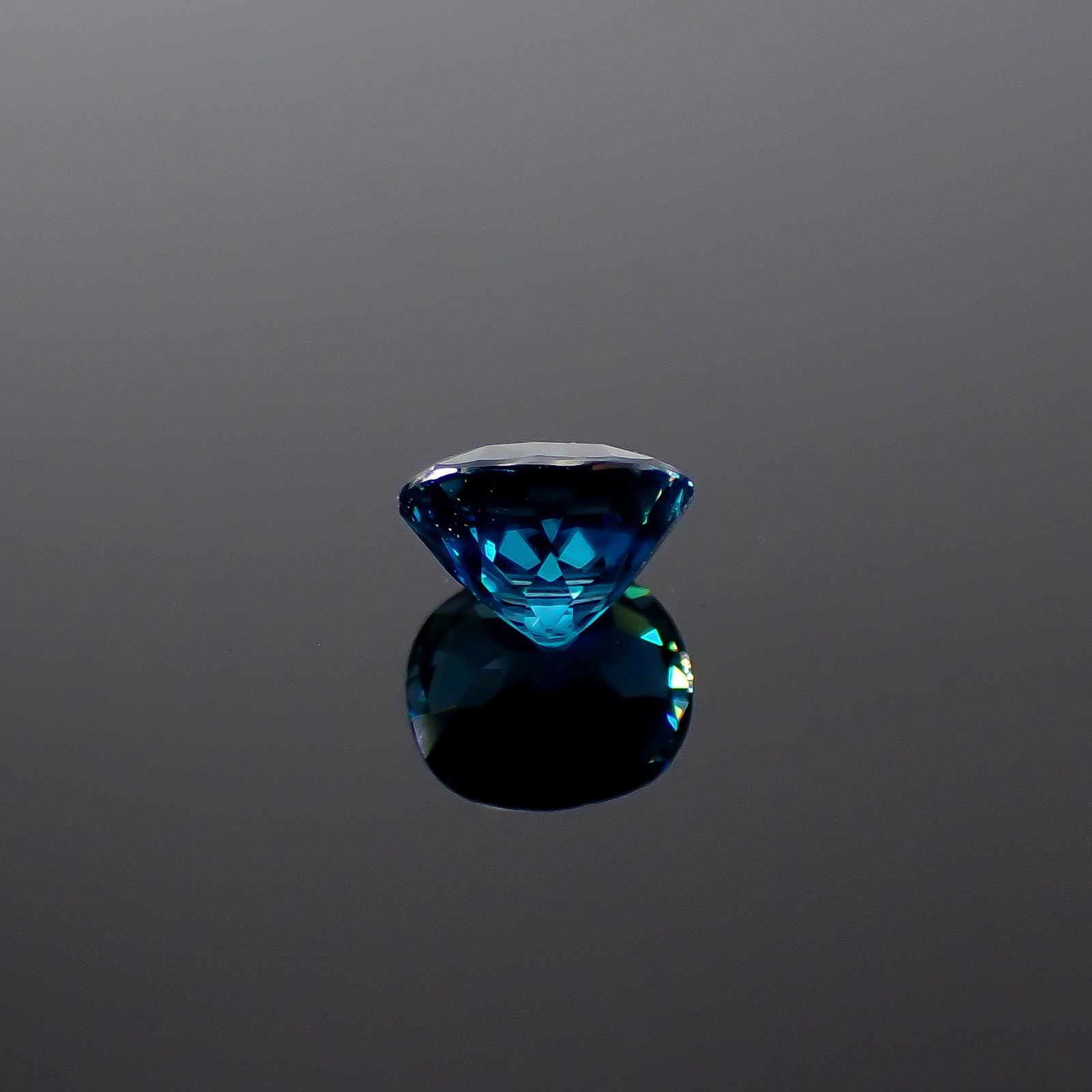 ラタナキリブルージルコン カンボジア産 1.58ct / 6.7x5.8mm前後 [251231476]