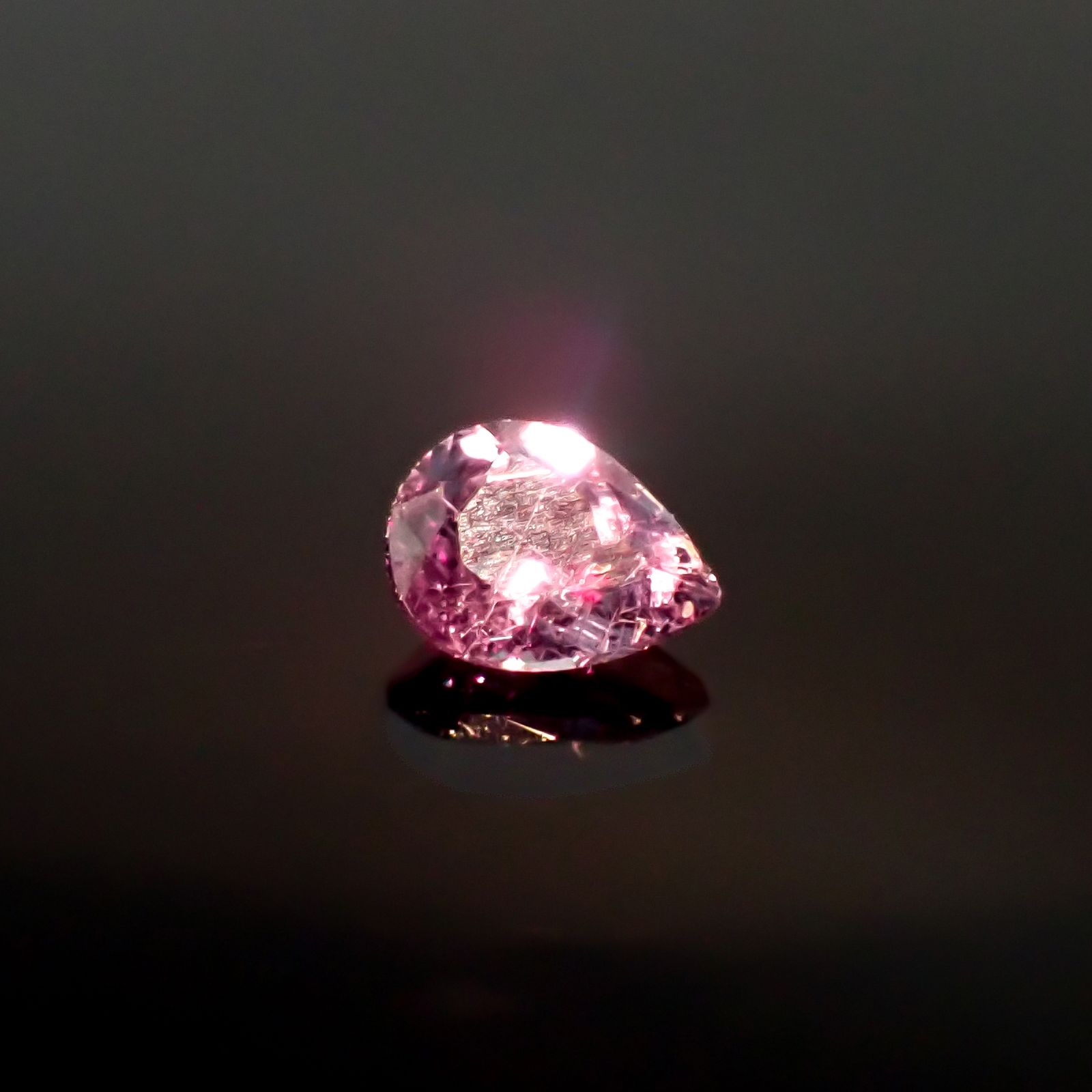 ベキリーブルーガーネット（カラーチェンジガーネット アレキタイプ） マダガスカル・ベキリー産 0.18ct [241029381]4.1x3mm前後