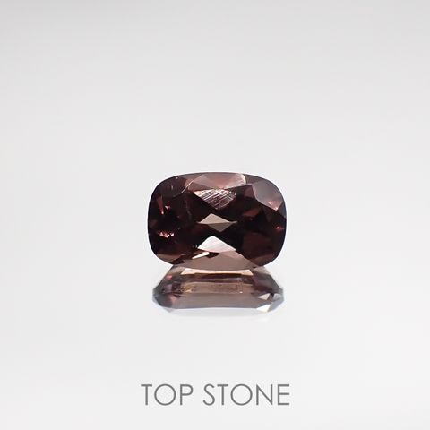 カラーチェンジガーネット(宝石名ガーネット) タンザニア/マダガスカル産 1.32ct 識別済[210611188]7.2×5.1mm前後