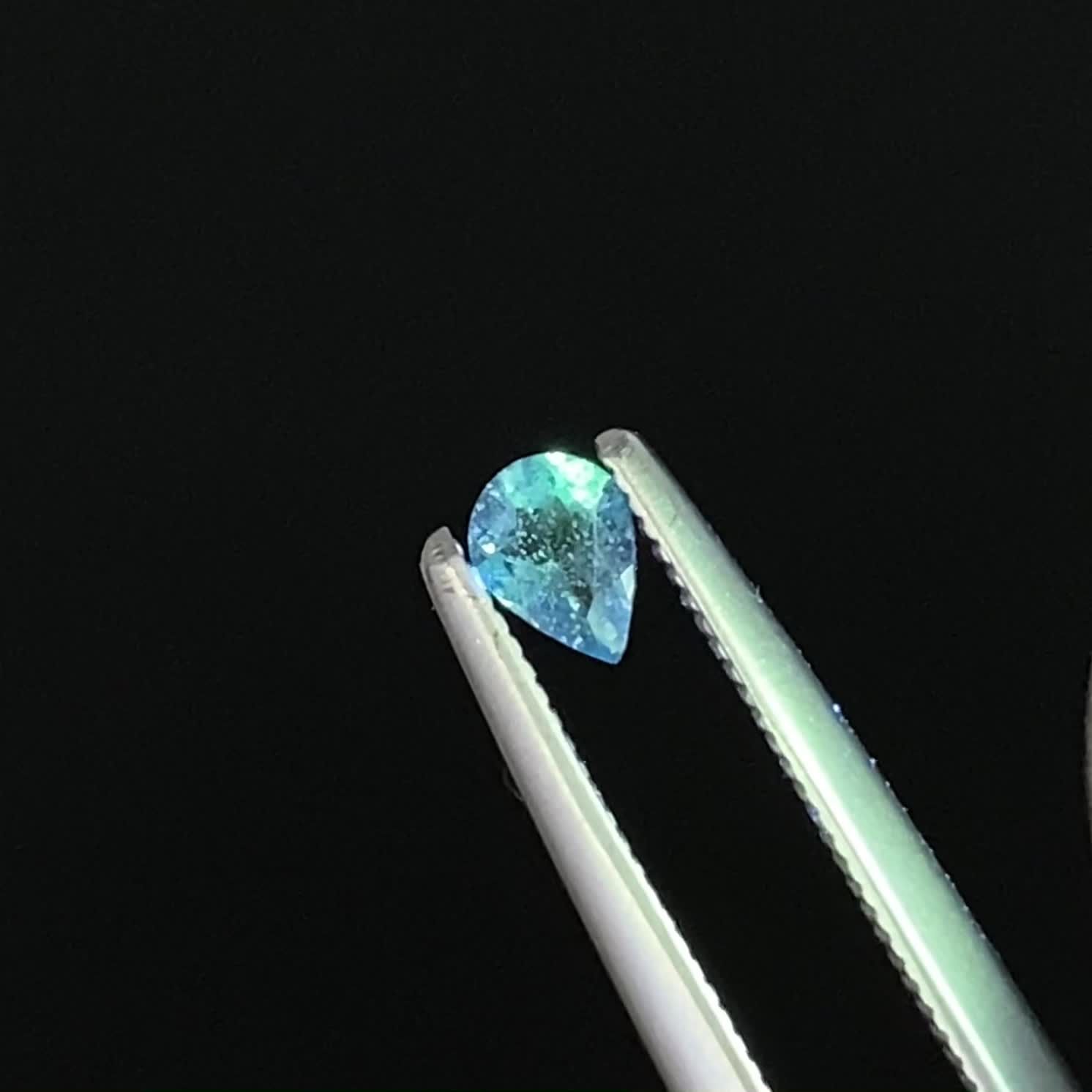 ブルーグリーンコーネルピン(宝石名ブルーグリーン・コーネルピン)タンザニア産 0.14ct 識別済[240527675]3.9x2.9mm前後 |  TOP STONE(トップストーン)