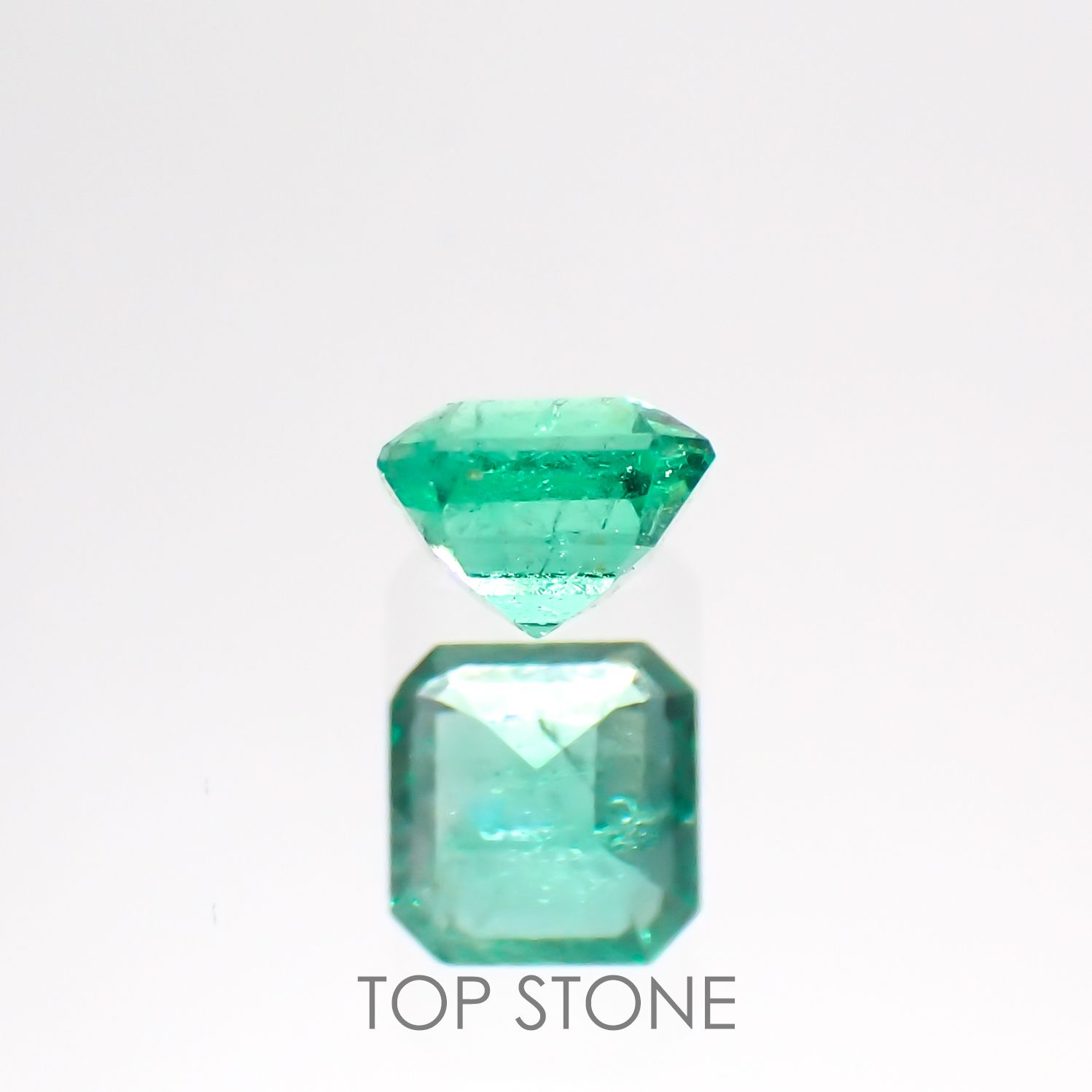 エメラルド(宝石名エメラルド) コロンビア産 0.22ct 識別済[20042274]3.8×3.8mm前後