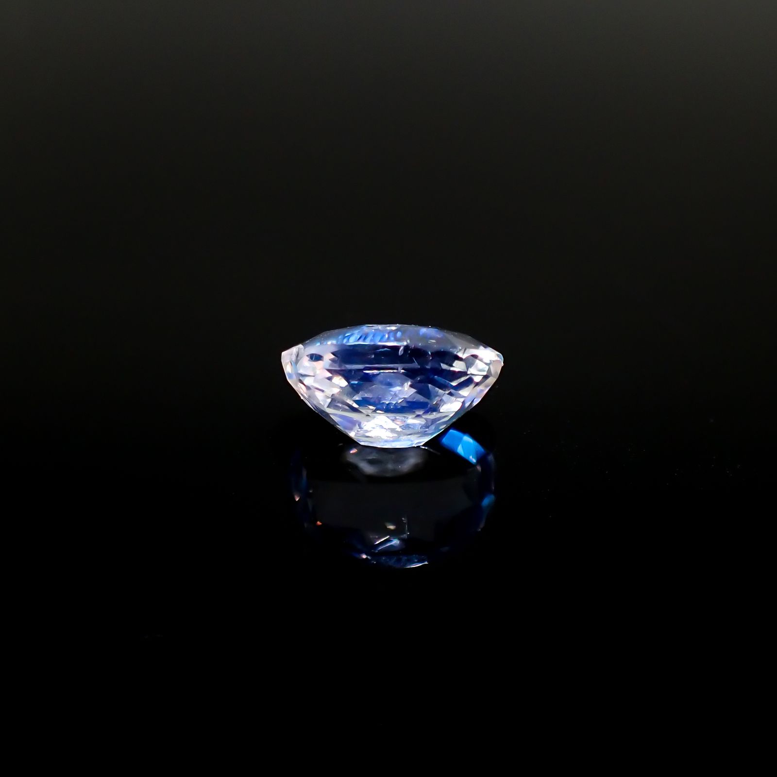 レインボームーンストーン(宝石名ラブラドライト)マダガスカル産 3.224ct ソ付(彩珠)[240326938]10.5x9mm前後