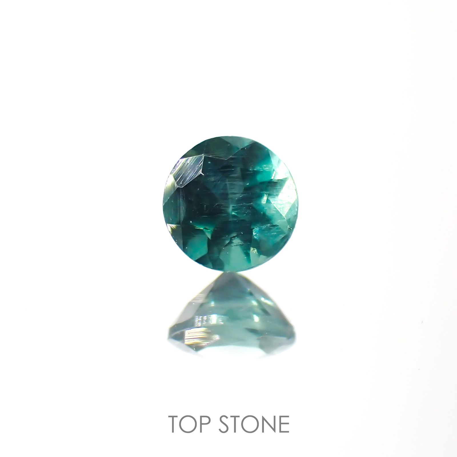 グリーンアパタイト(ノーブルモロキサイト)(宝石名アパタイト) マダガスカル産 0.27ct 識別済[211013535]4×4mm前後