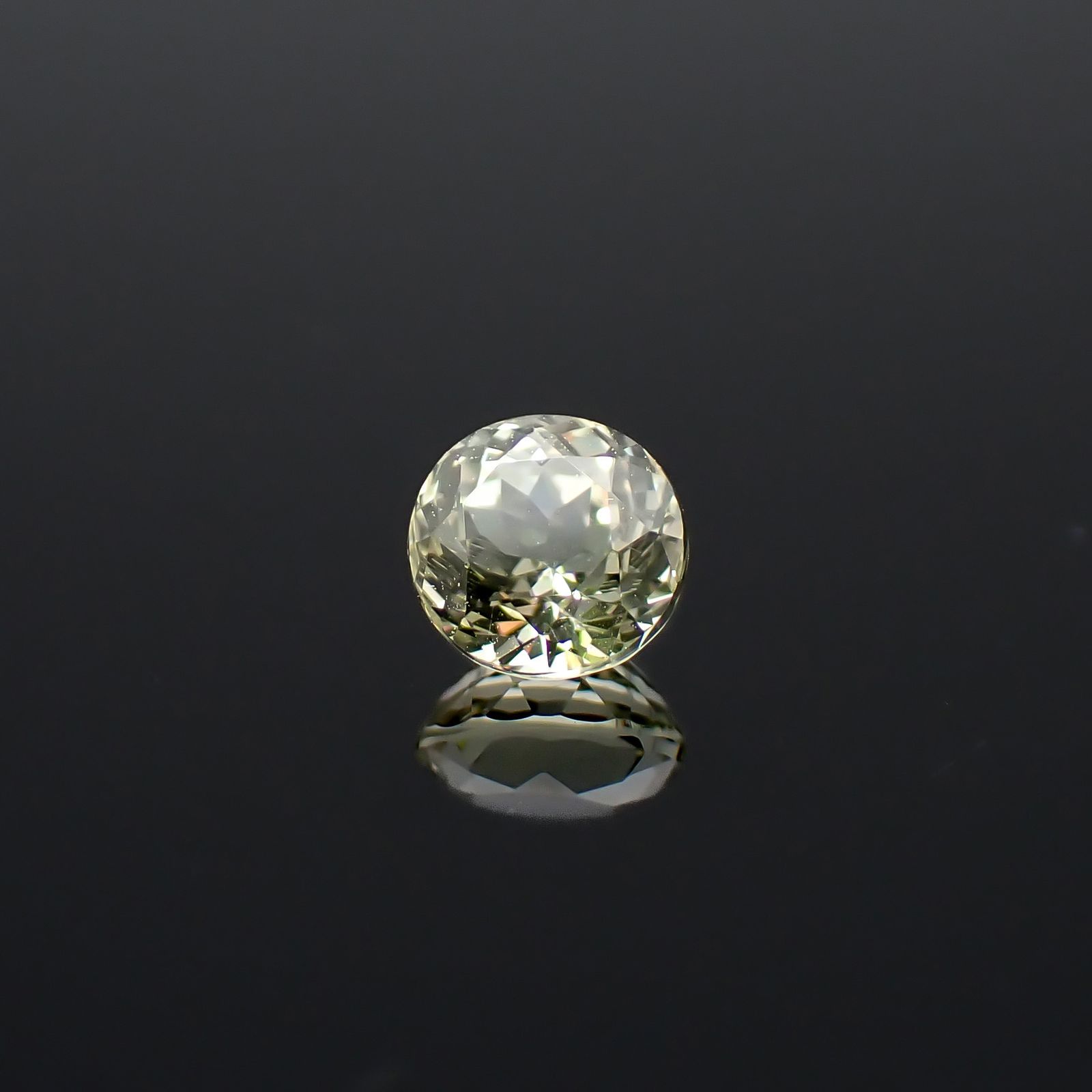 イエローアパタイト メキシコ産 0.57ct / 4.8x4.7mm前後 [260632467]