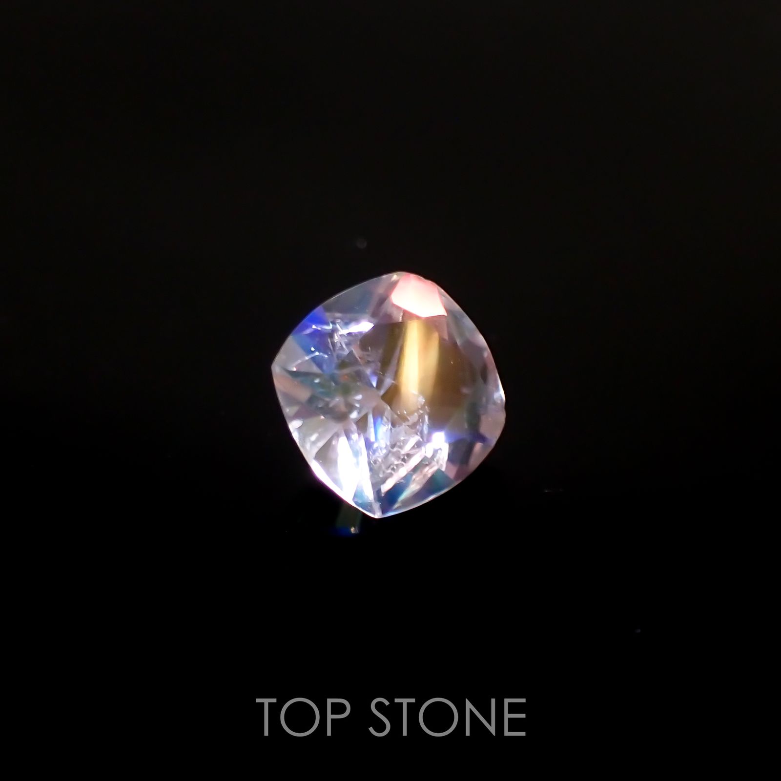 レインボームーンストーン(宝石名ラブラドライト)タンザニア産 0.94ct 識別済[220115454]6.3x6.2mm前後