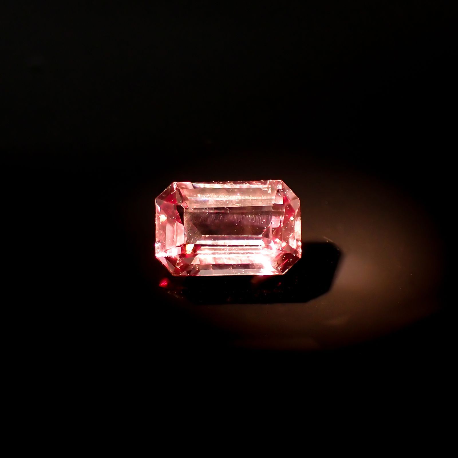 カラーシフト ピンクダイアスポア(宝石名ダイアスポア)アフガニスタン産 1.291ct ソ付(日独)[231124288]8.1x5.2mm前後