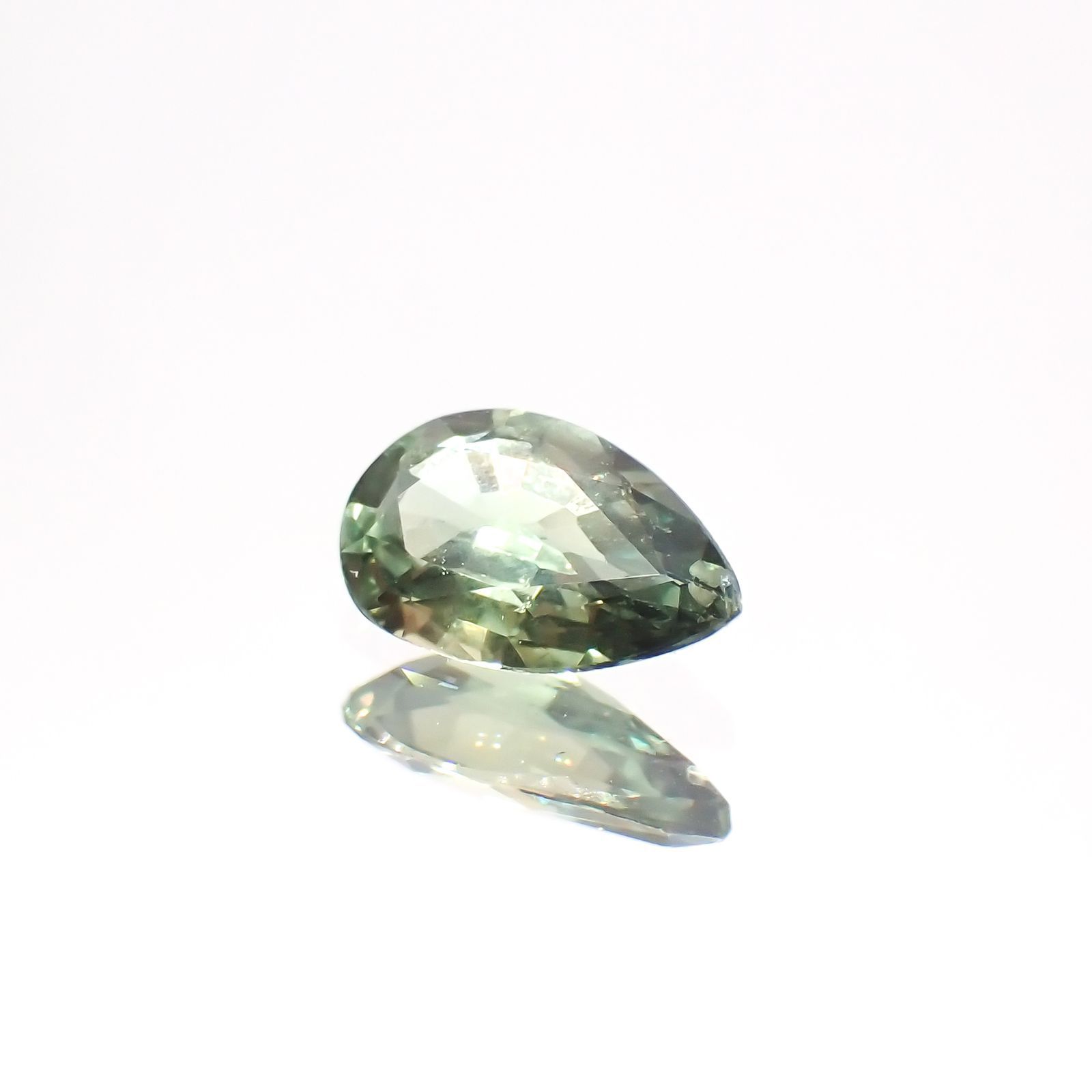アレキサンドライト(宝石名アレキサンドライト)マダガスカル産 0.46ct 識別済[220114617]6.5x4.2mm前後