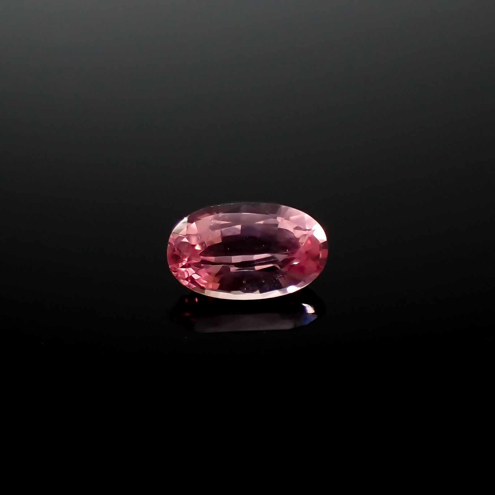 ネオンピンクサファイア スリランカ産 0.30ct[240226298]5x2.9mm前後