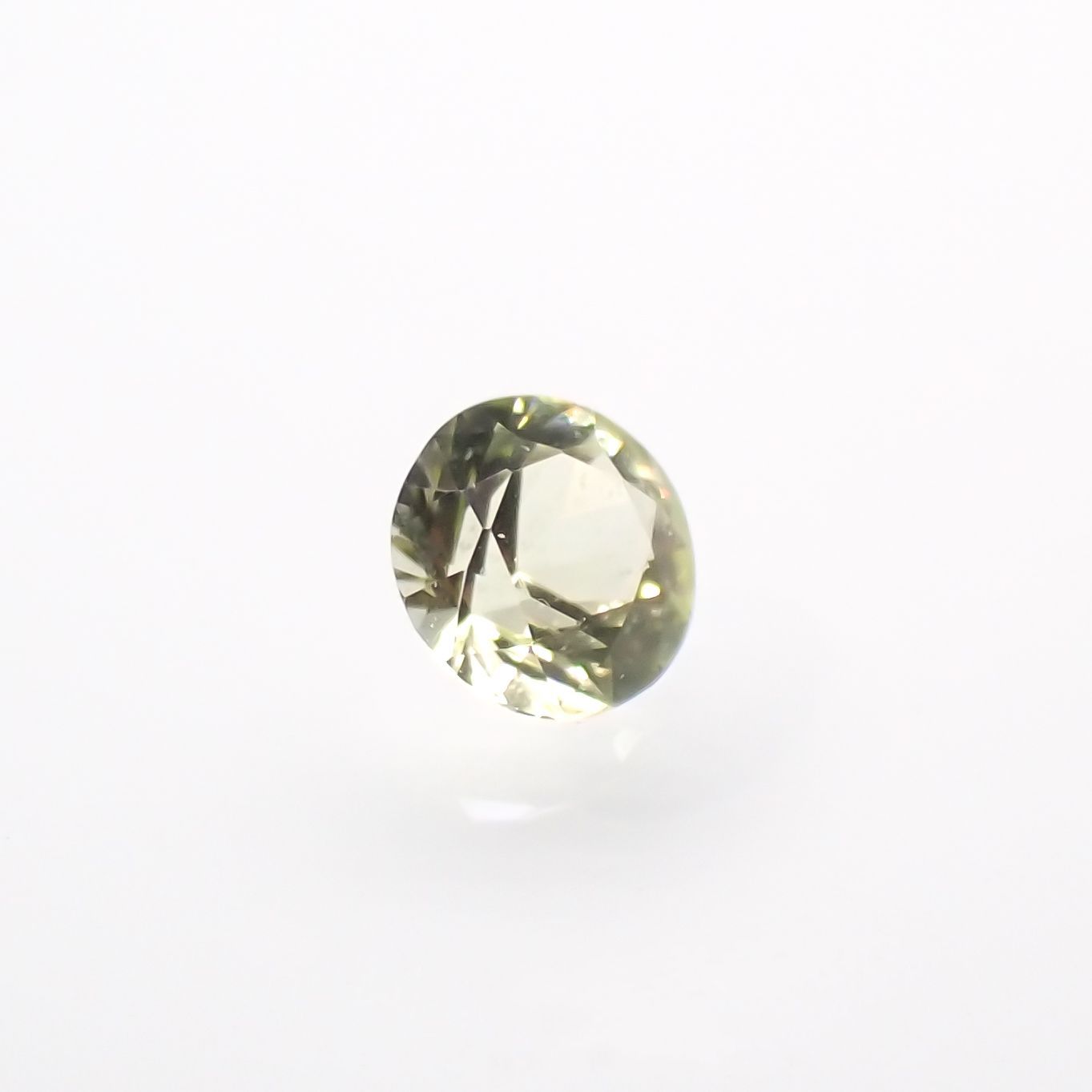 パラサイティックペリドット(宝石名ペリドット)採取地：ロシア 0.025ct 識別済[220616233]1.8x1.8mm前後