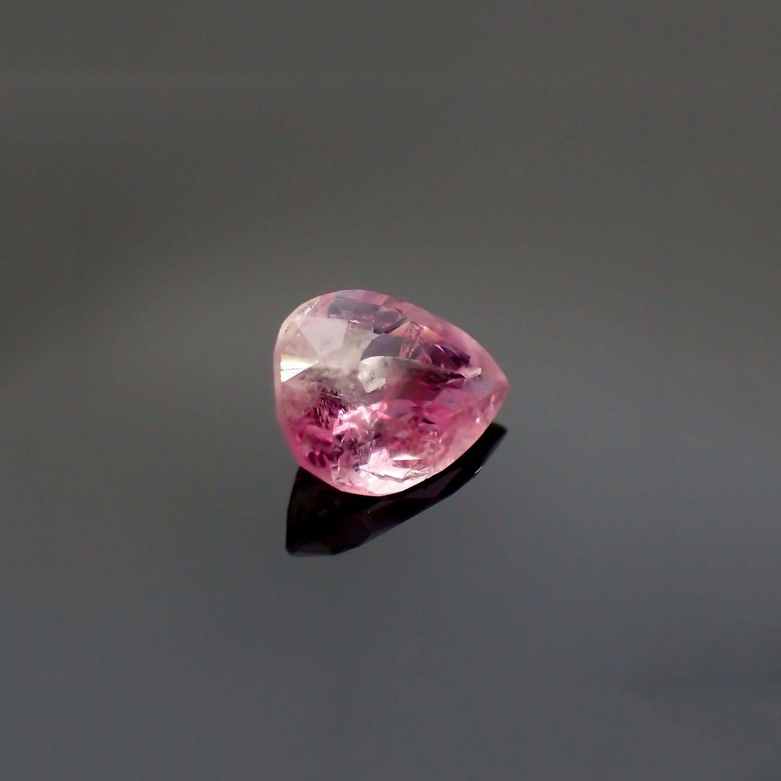 ピンクポードレッタイト(宝石名ピンク・ポードレッタイト)ビルマ産 ソ付(彩珠) 0.742ct / 7.4x5.9mm前後 [260722815]