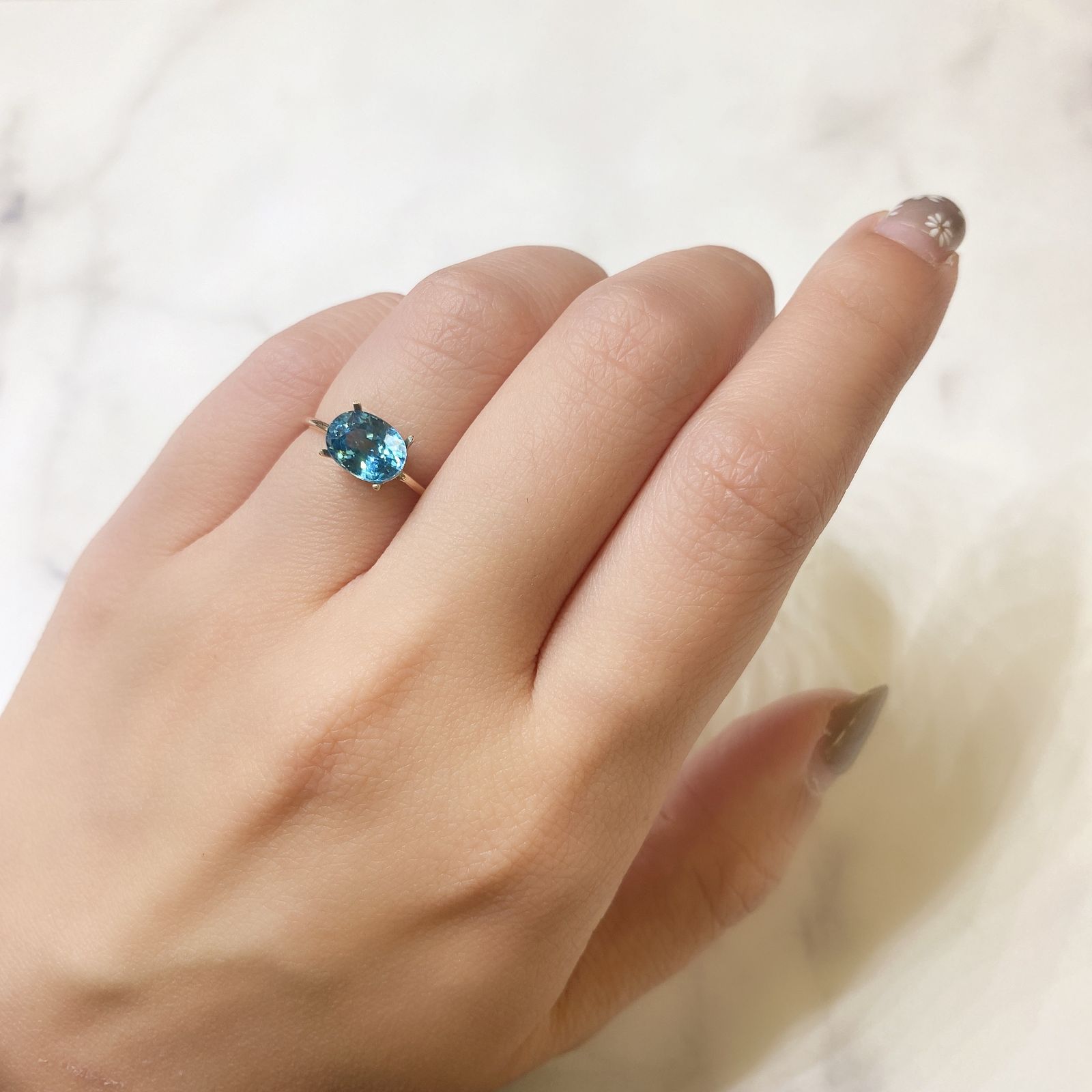 ブルージルコン(宝石名ジルコン) カンボジア産 2.23ct 識別済[211013450]8×6.3mm前後