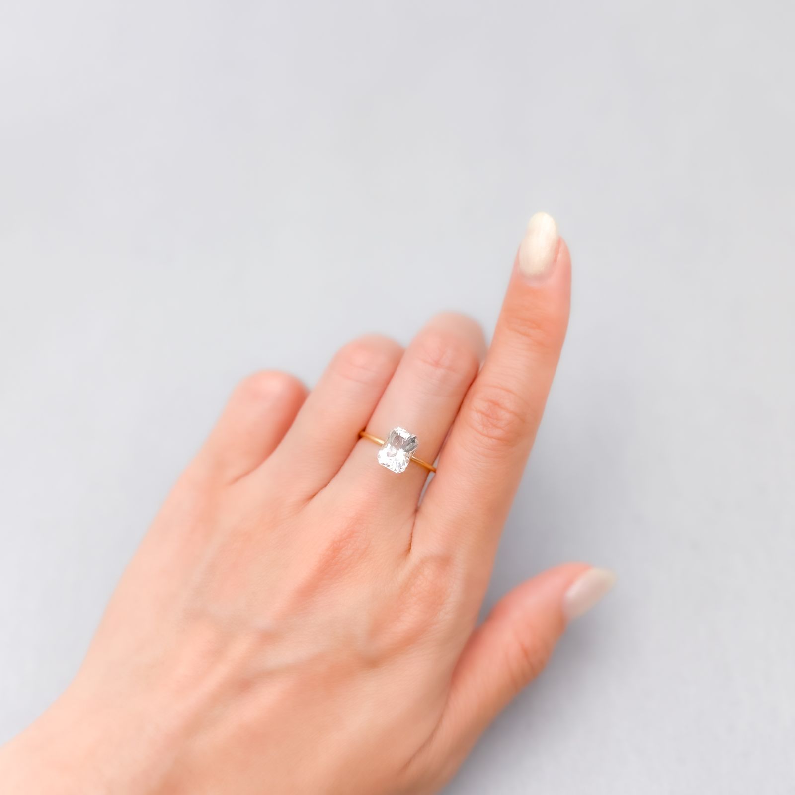 カラーレスフローライト フルオレッセンス イギリス産 2.33ct [250430160]8.5x6.4mm前後