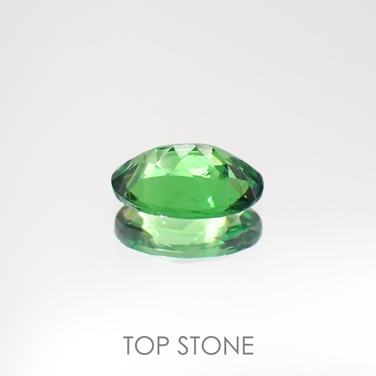 ツァボライト(宝石名ガーネット)タンザニア産 0.47ct 識別済[221018721]6.2x4.1mm前後