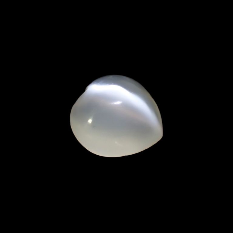 光を当ててキャッツアイを出しています