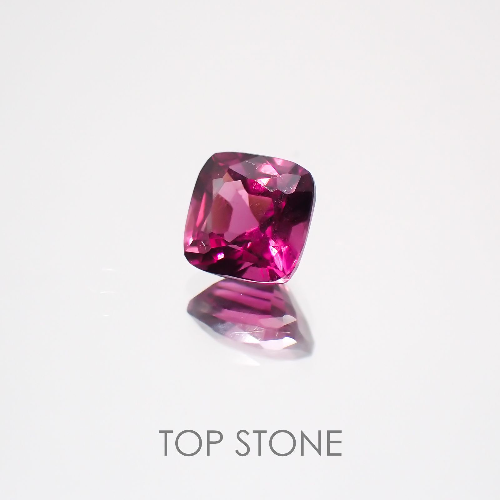 グレープガーネット ブラジル産 ルース 0.66ct[21069697]4.6×4.6mm前後