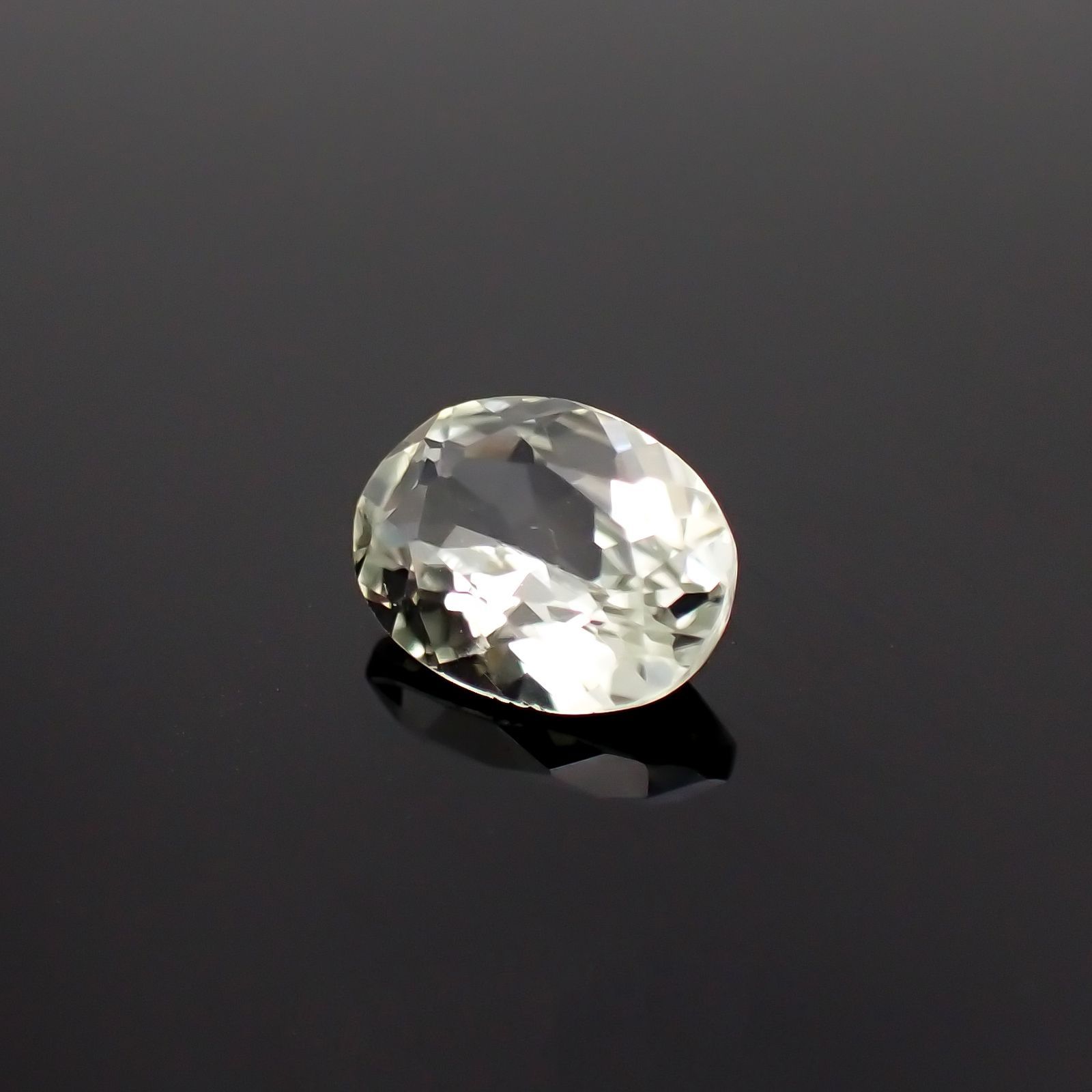 シリマナイト(宝石名シリマナイト)インド産 識別済 1.30ct / 8x6.1mm前後 [221018465]