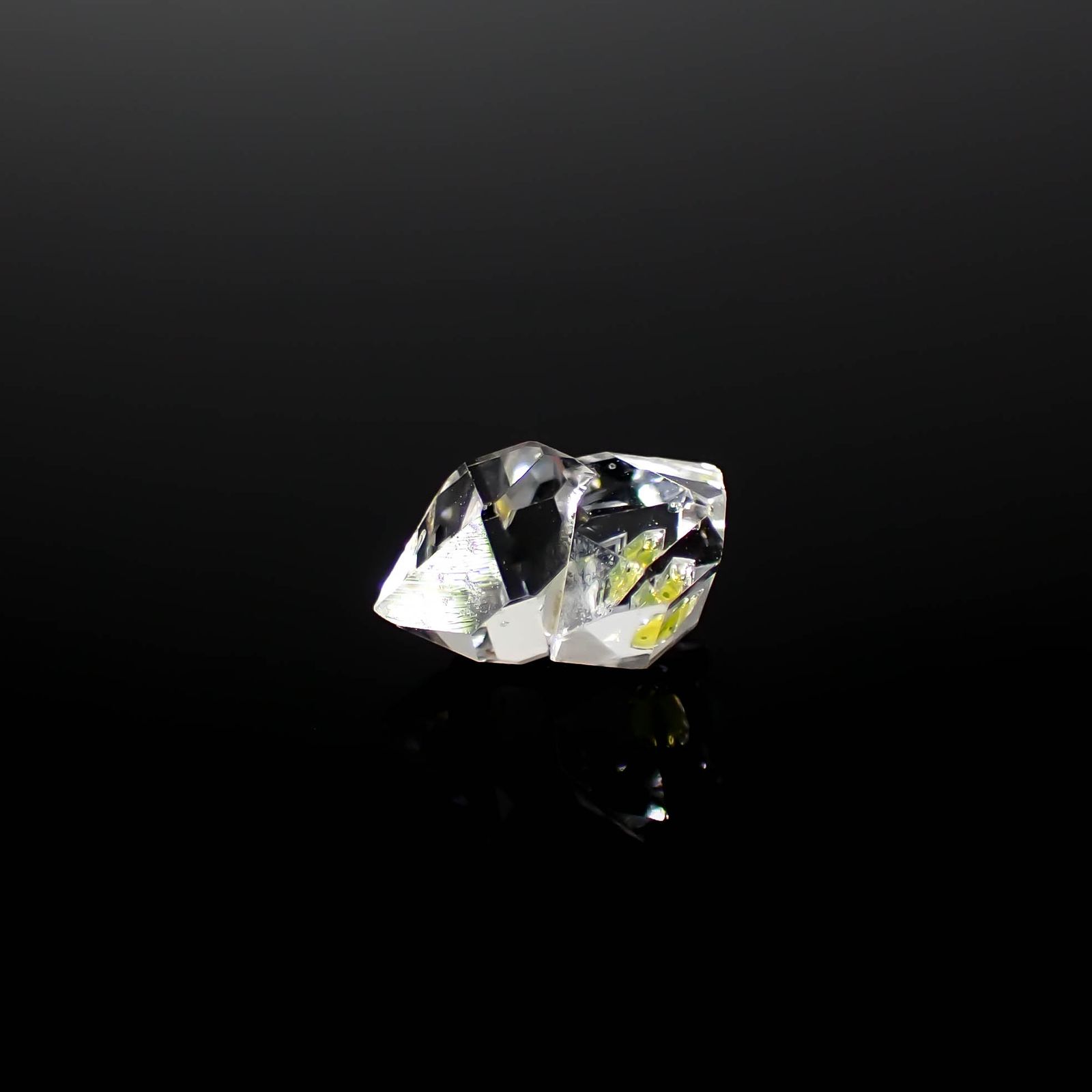 オイルインクォーツ原石 パキスタン産 1.37ct[240828673]9x5.9mm前後