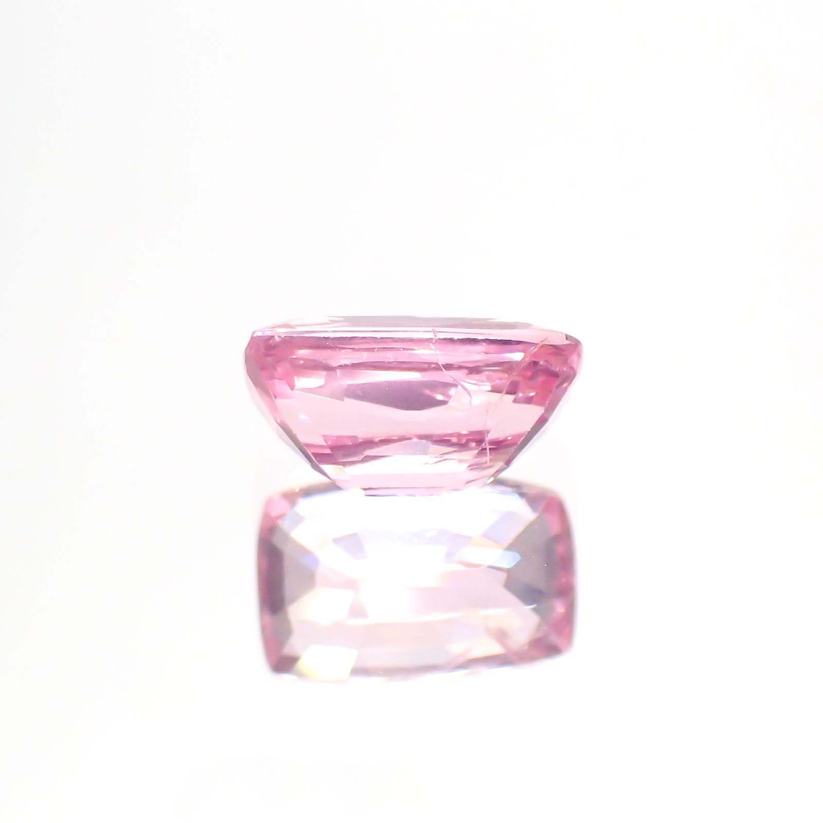 ピンクスピネル(宝石名ピンク・スピネル)タンザニア産 1.179ct ソ付(彩珠)[230722573]7.5x4.7mm前後