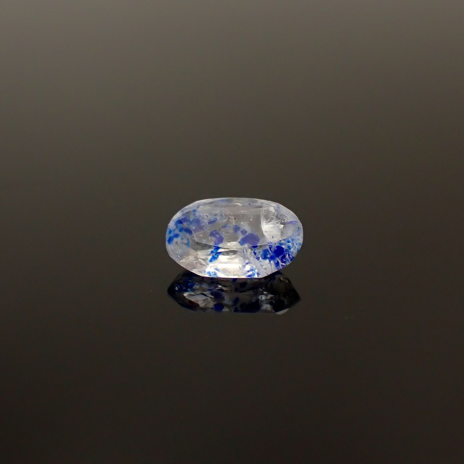 ラズライトインソーダライト フルオレッセンス アフガニスタン産 0.58ct [250530466]7.2x4.7mm前後