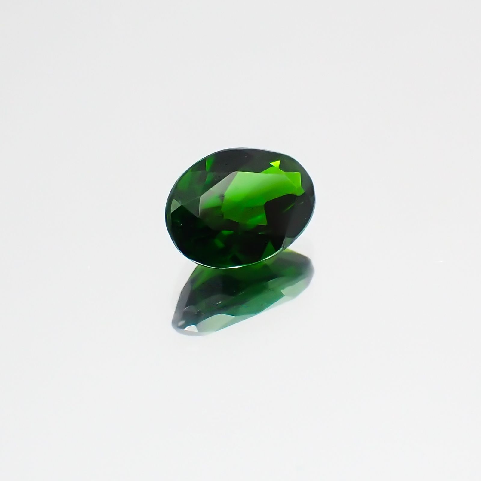 クロムダイオプサイド(宝石名クロム・ダイオプサイド)ロシア産 0.85ct 識別済[231124296]7x5mm前後