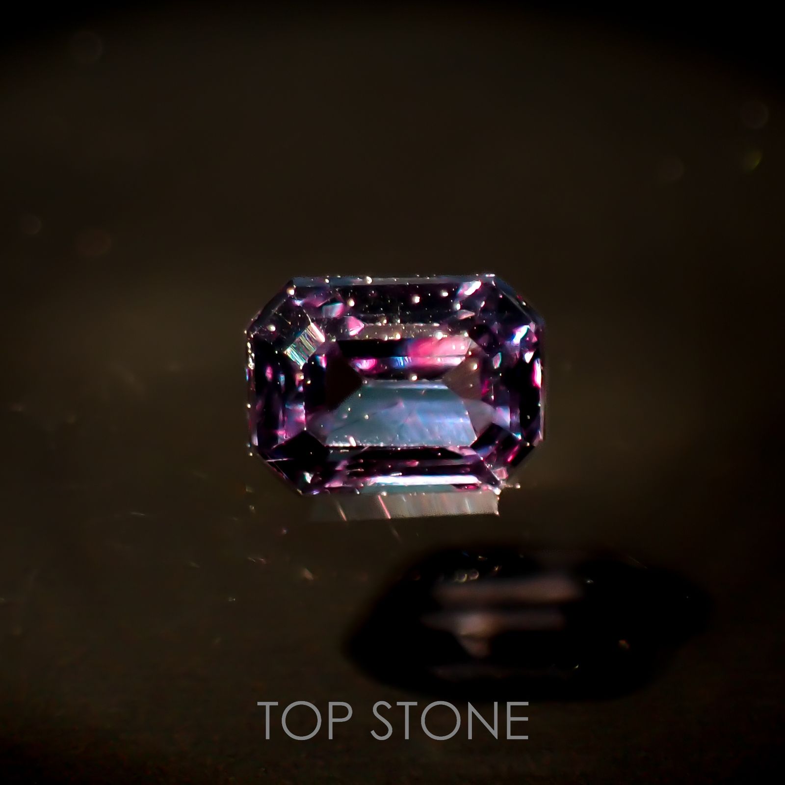 カラーチェンジガーネット アレキタイプ(宝石名ガーネット)マダガスカル・ベキリー産 0.12ct 識別済[220716943]2.9x2.2mm前後