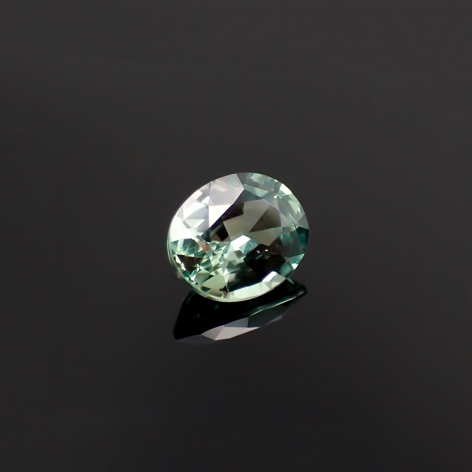 アレキサンドライト(宝石名アレキサンドライト)ブラジル産 GIA鑑付 0.55ct / 5.49x4.47mm前後 [230823162]