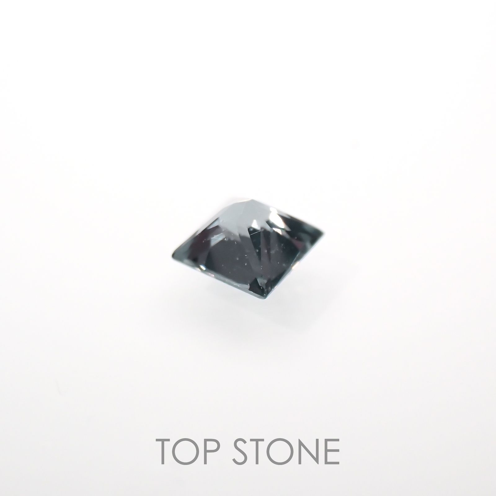 ◇プリンセスカット◇カラーチェンジガーネット アレキタイプ(宝石名ガーネット)マダガスカル・ベキリー産 0.10ct 識別済[221119053]2.5x2.5mm前後