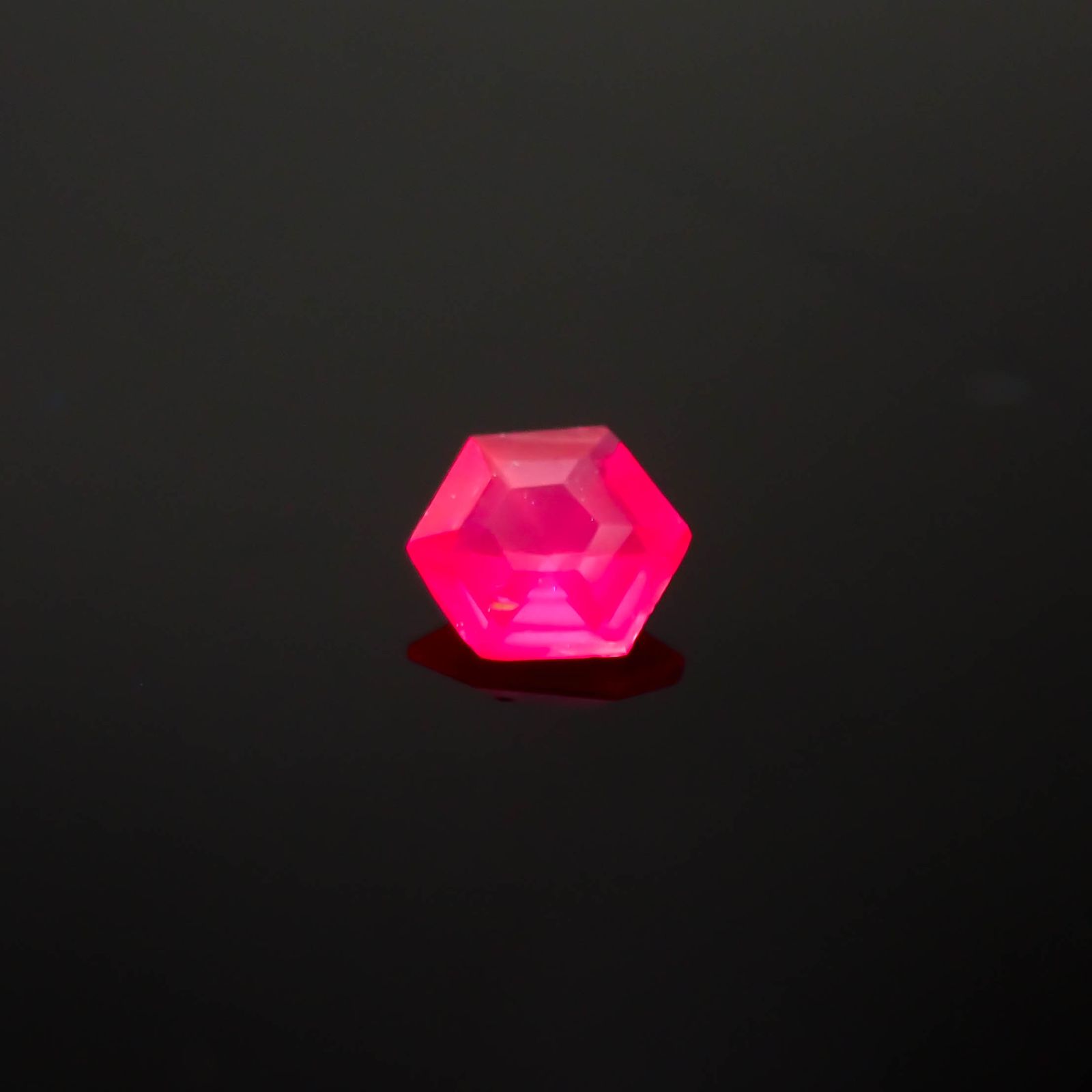 ◇ヘキサゴンカット◇ルビー 非加熱 モザンビーク産 0.11ct[240427102]3x3mm前後