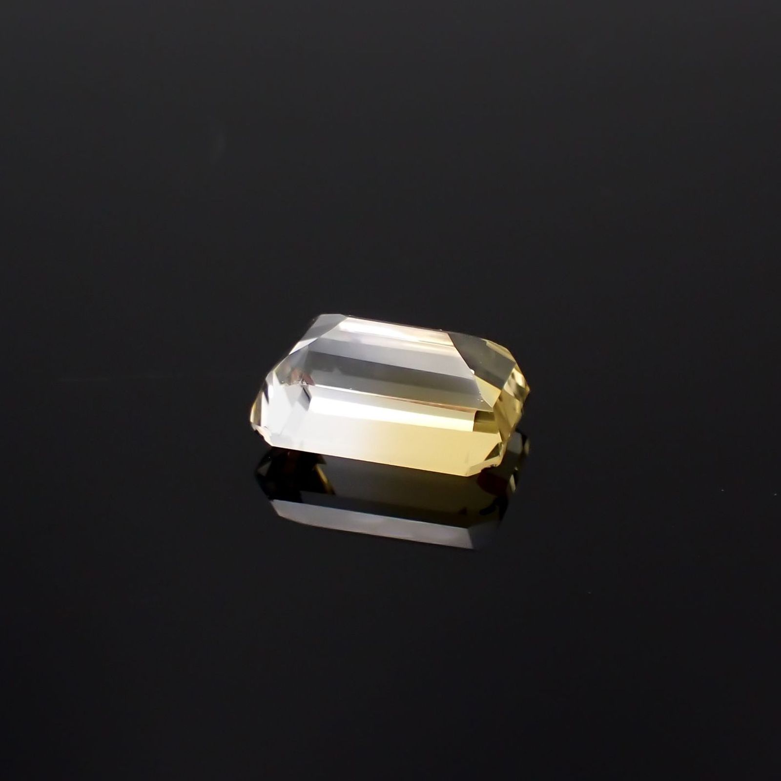 バイカラーシトリン ブラジル・ミナスジェライス州産 7.88ct / 14.2x9.7mm前後 [251026463]
