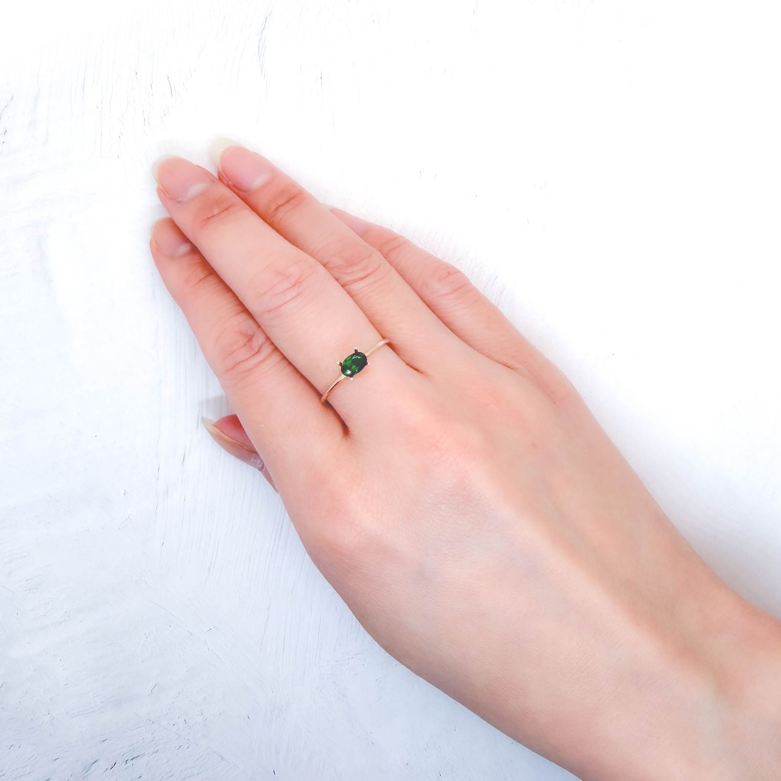クロムダイオプサイド(宝石名クロム・ダイオプサイド)ロシア産 識別済 0.47ct / 5.8x3.9mm前後 [260432100]