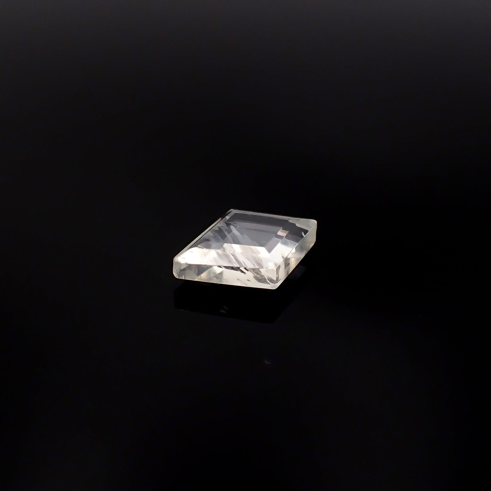 ◇リバーシブル・カスタムカット◇マラウイムーンストーン マラウイ共和国産 2.77ct / 13.1x9.6mm前後 [260331830]