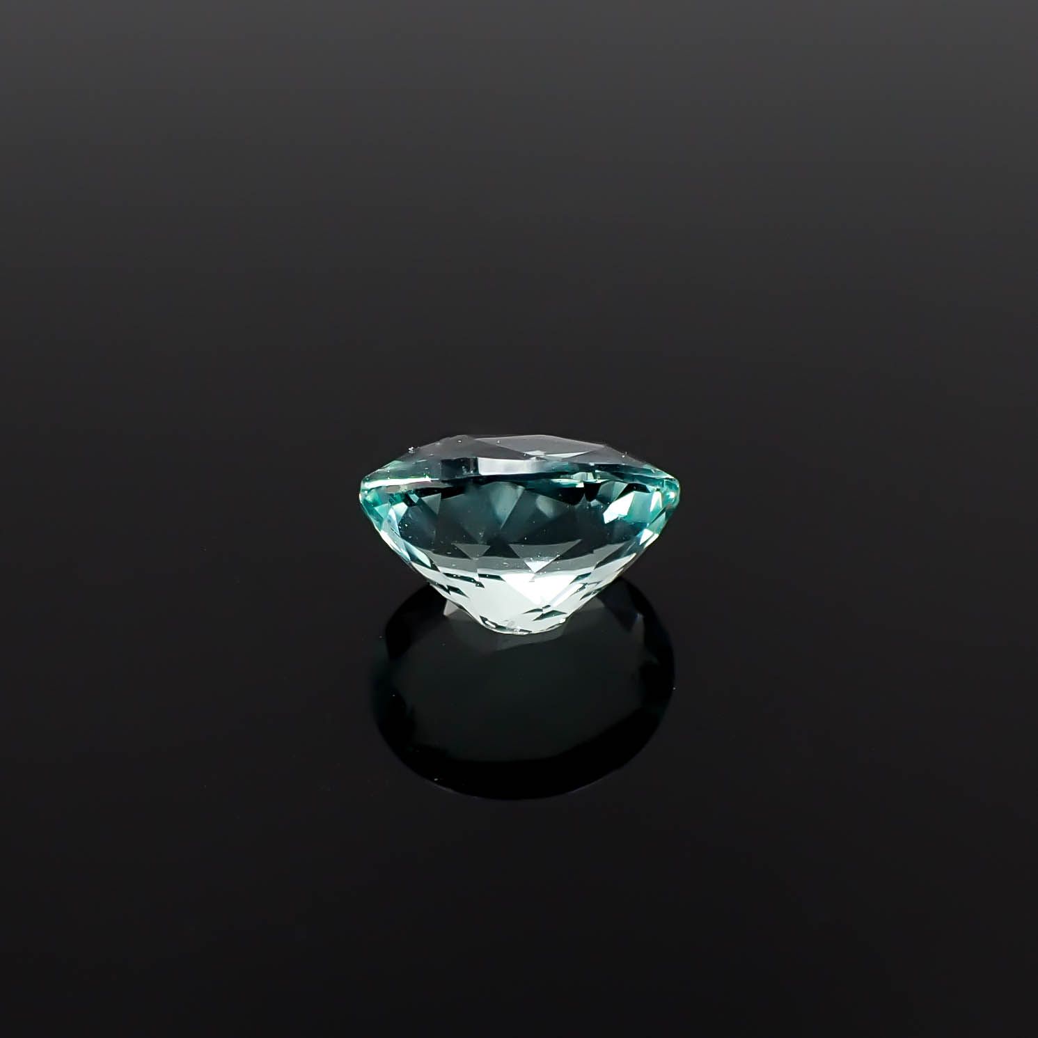 フローライト フルオレッセンス ジンバブエ産 1.19ct [250630515]7.2x5.9mm前後