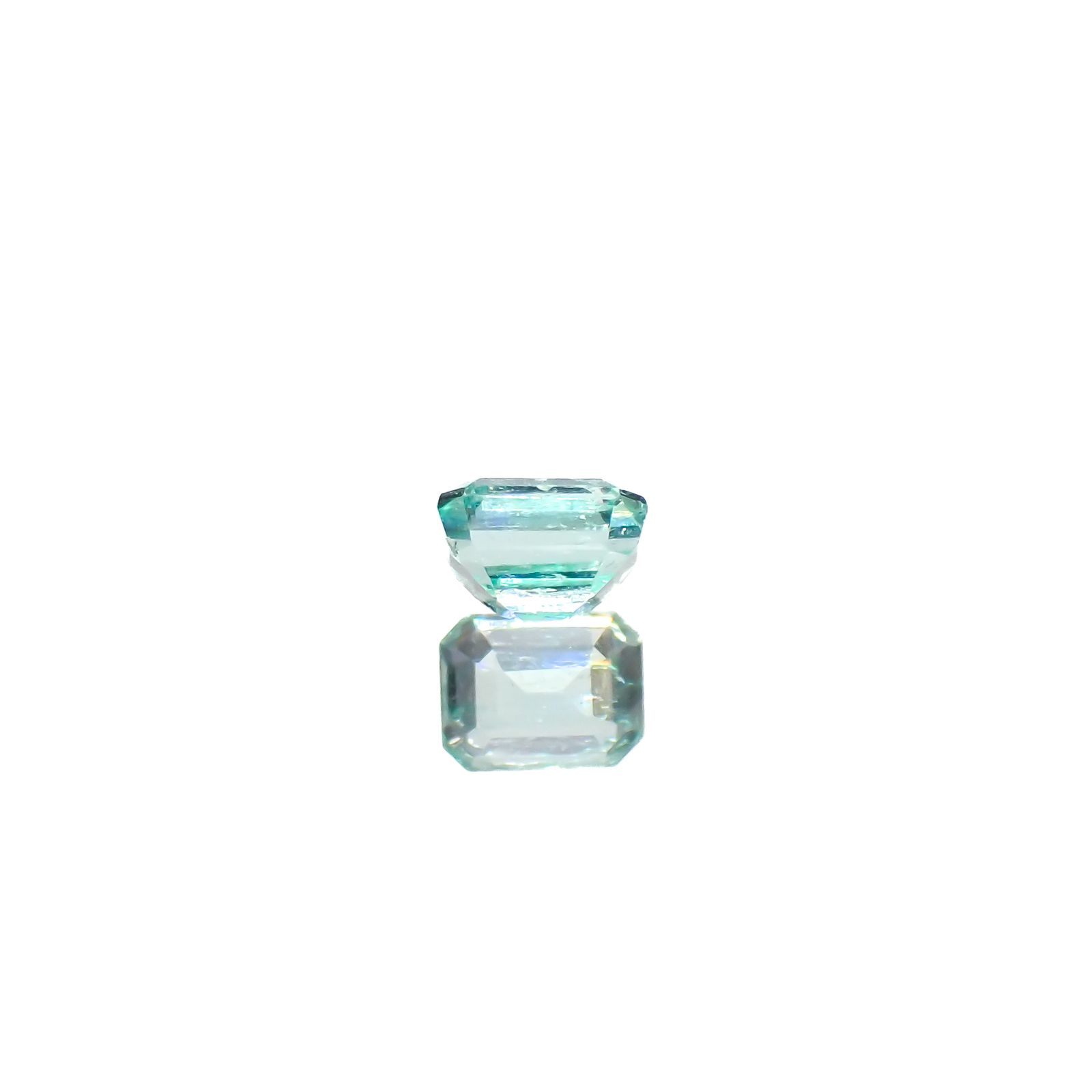 パステルカラーエメラルド コロンビア産 0.24ct[240225955]3.8x2.9mm前後