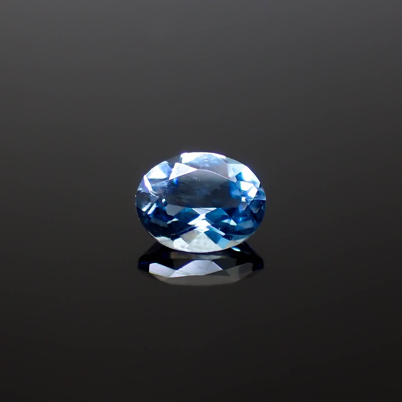 サンタマリアアクアマリン ブラジル産 0.28ct [250329939]5x3.9mm前後