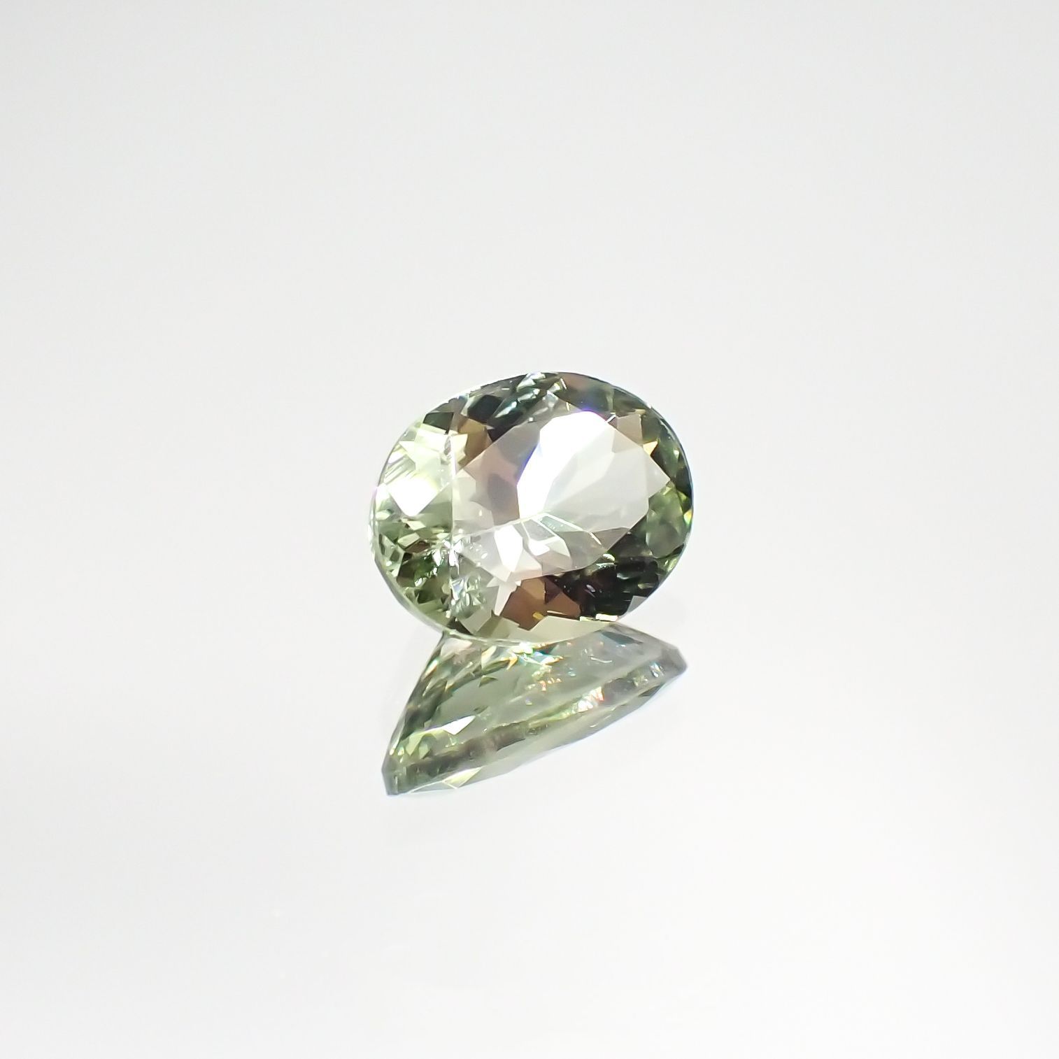 バイカラータンザナイト(宝石名バイカラー・ゾイサイト) タンザニア産 1.56ct 識別済[210812651]8.6×6.5mm前後