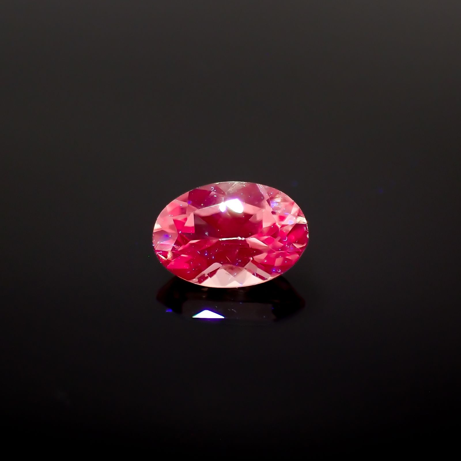 ドラゴンガーネット タンザニア産 0.60ct[230421454]5.8x4.1mm前後