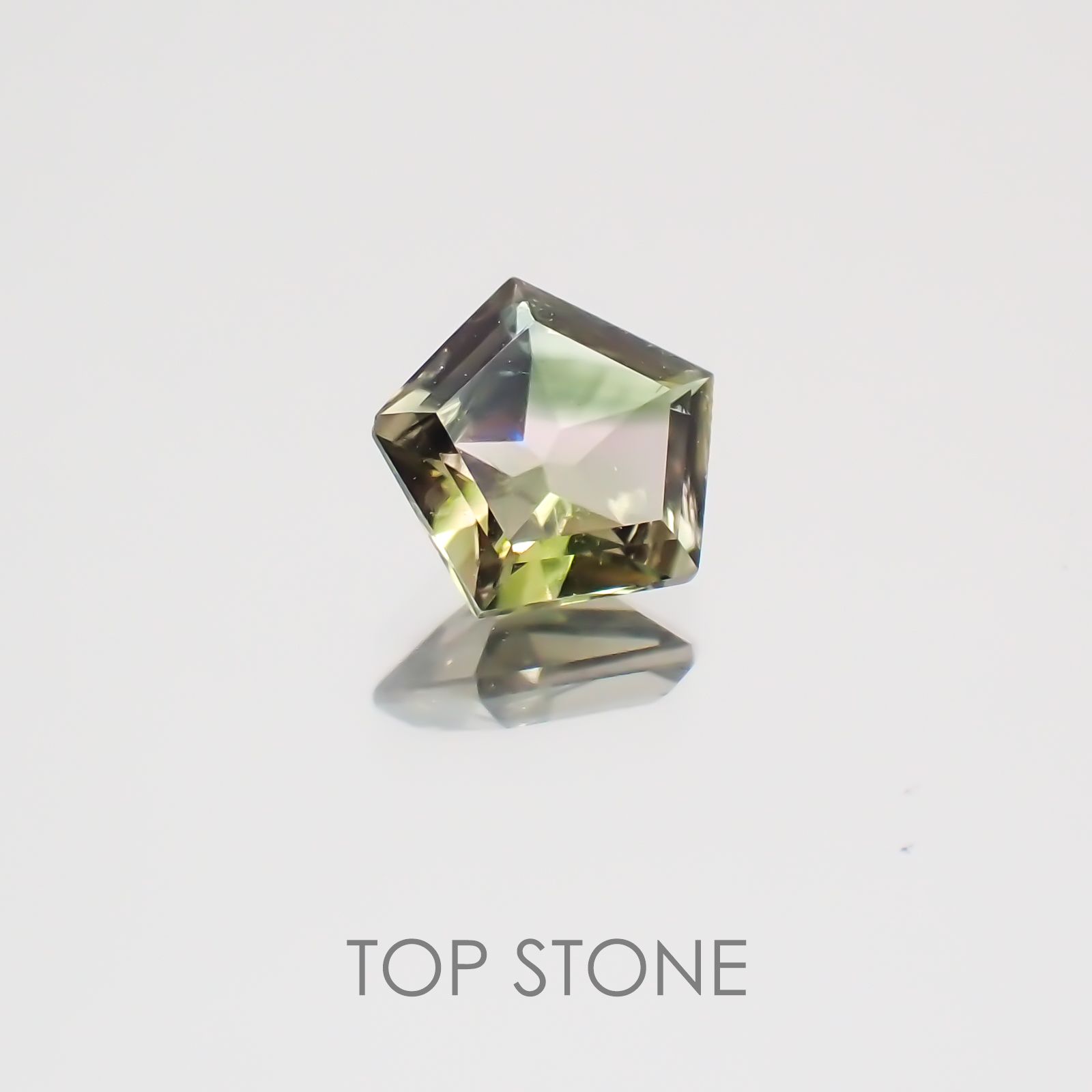 ◇ペンタゴンカット◇バイカラートルマリンSA ブラジル,アフリカ産 ルース 0.35ct[21019554]5.2×5.2mm前後