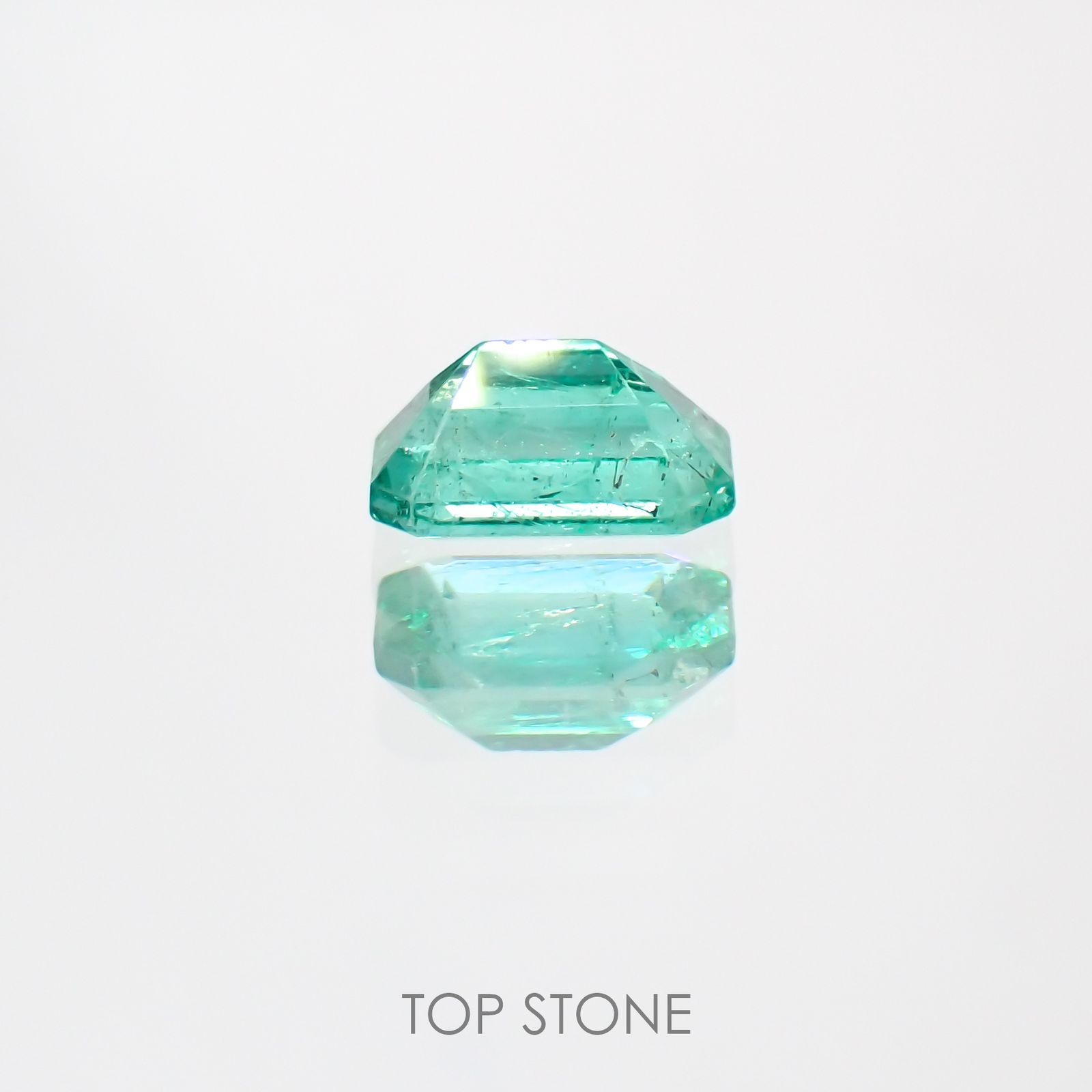 エメラルド(宝石名エメラルド) ザンビア産 0.47ct 識別済[211013000]5.7×3.7mm前後
