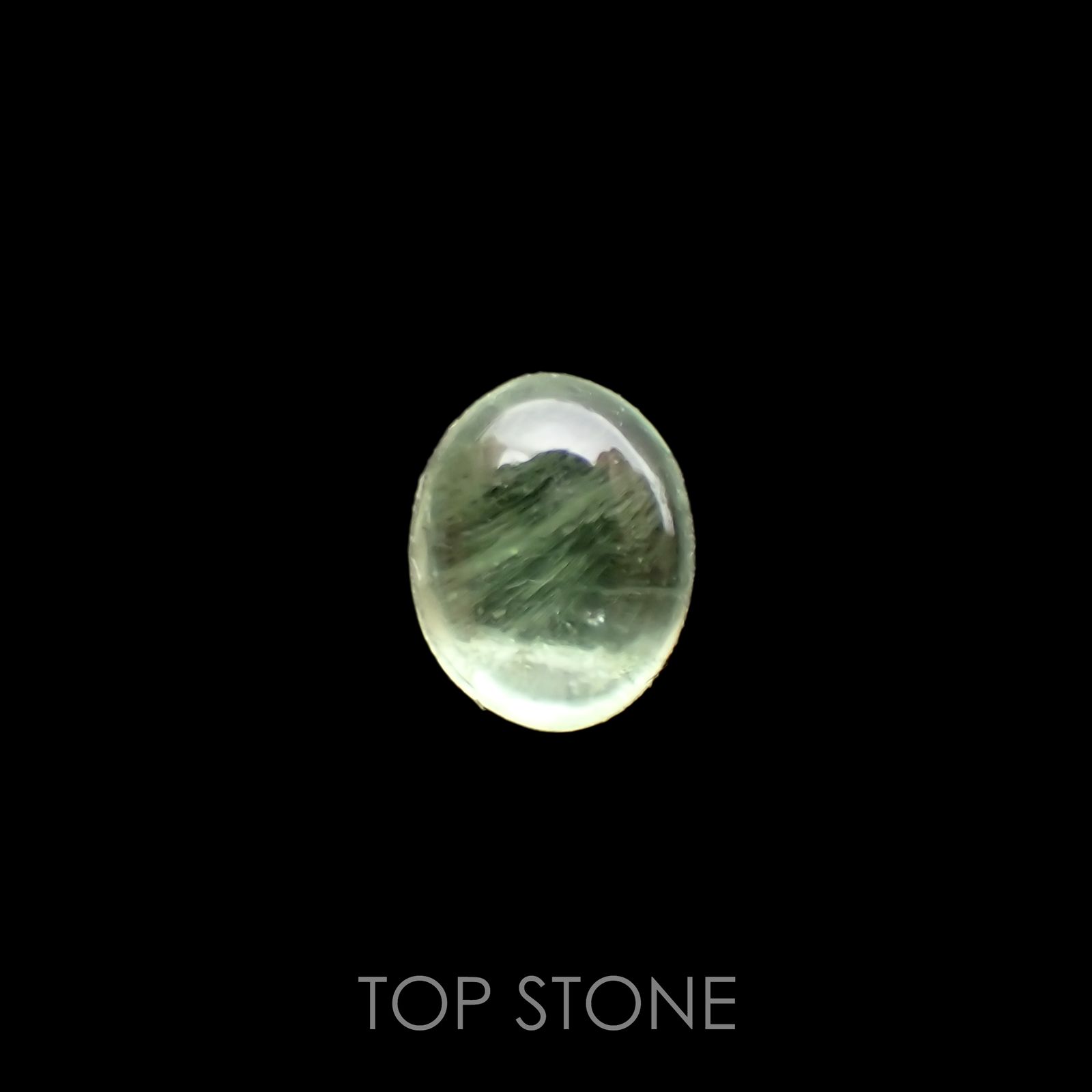 ミントガーネット(宝石名グロッシュラー・ガーネット)タンザニア産 0.56ct 識別済[220917748]4.9x4mm前後