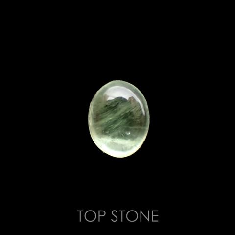 ミントガーネット(宝石名グロッシュラー・ガーネット)タンザニア産 0.56ct 識別済[220917748]4.9x4mm前後