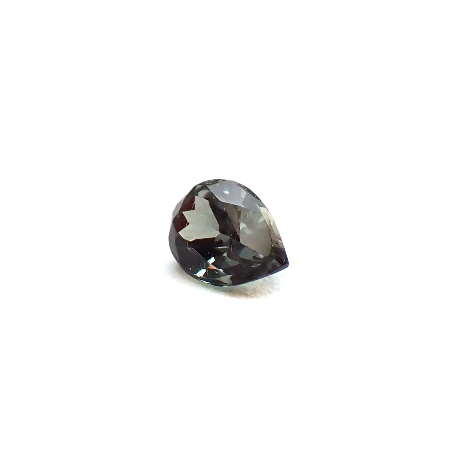 ベキリーブルーガーネット（カラーチェンジガーネット アレキタイプ） マダガスカル・ベキリー産 0.14ct / 3.6x2.5mm前後 [260732456]