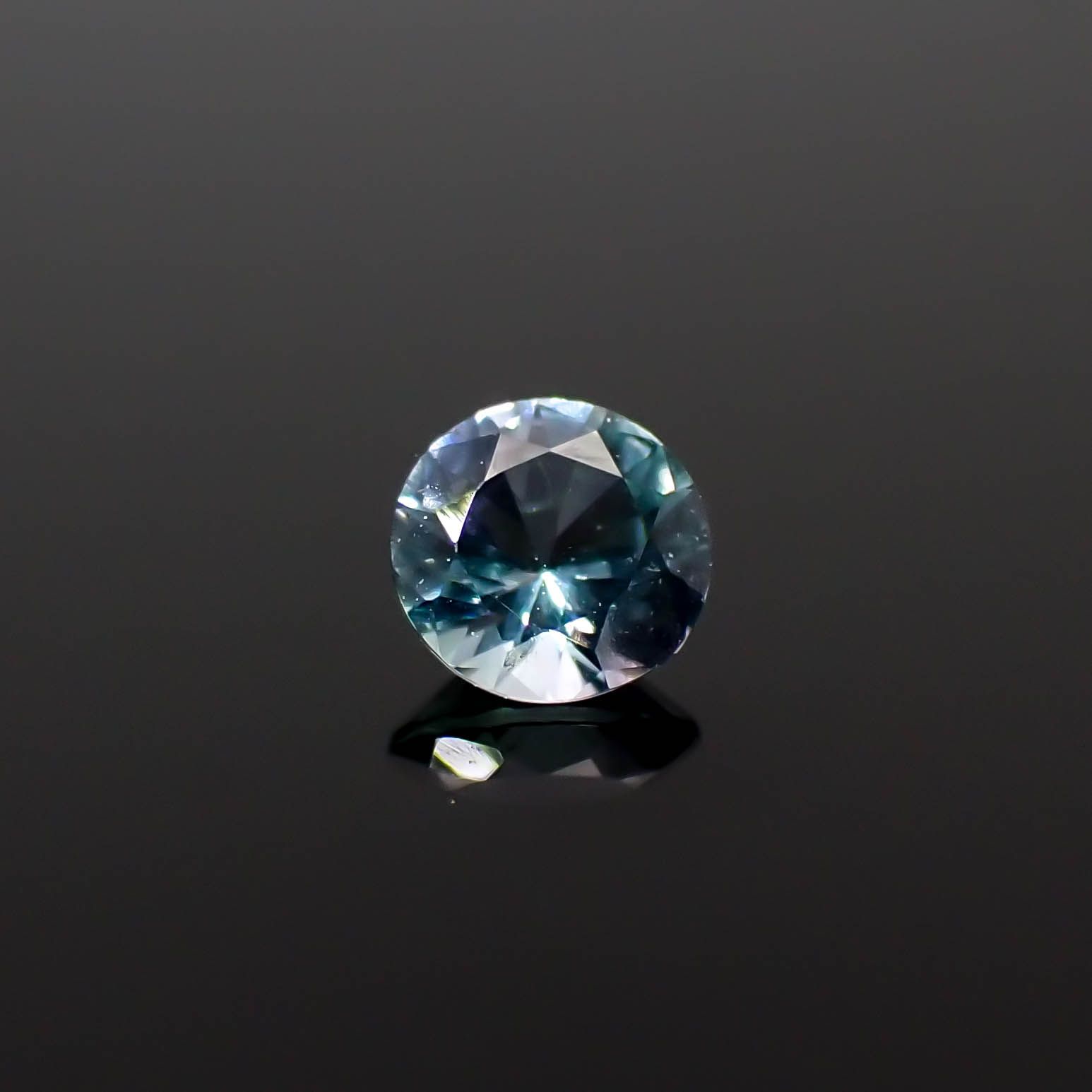 ブルーコーネルピン(宝石名ブルー・コーネルピン)タンザニア産 0.11ct 識別済[240527695]3x3mm前後