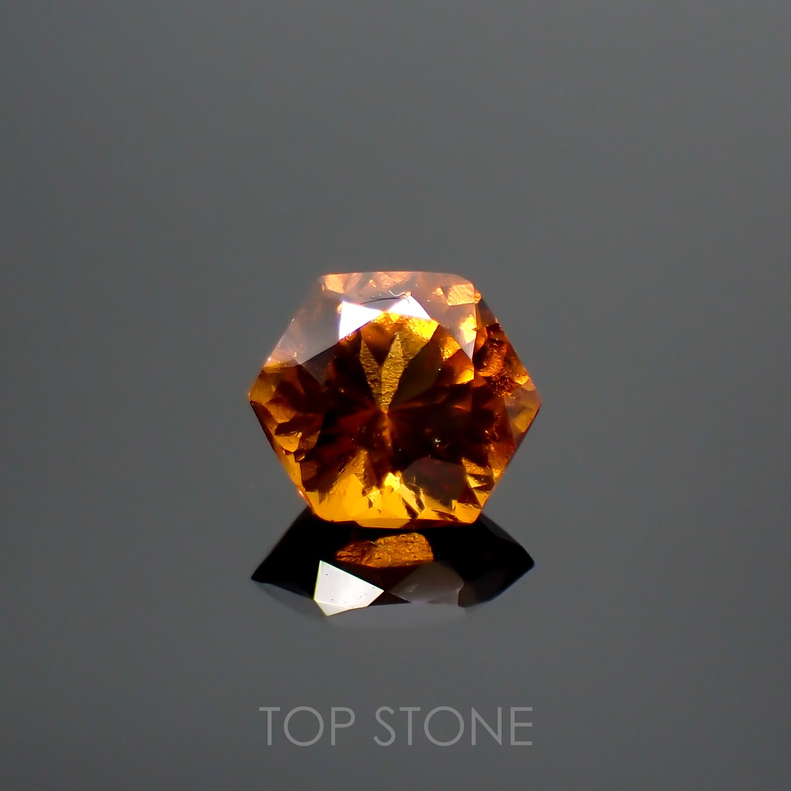 ◇ヘキサゴンカット◇ヘソナイトガーネット(宝石名ガーネット) スリランカ産 0.69ct 識別済[210912689]4.9×4.9mm前後