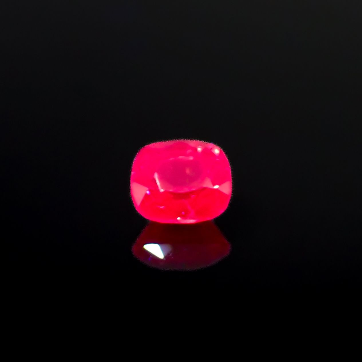 ジェダイスピネル(宝石名スピネル/別名ジェダイスピネル)ビルマ産 GUILD鑑付 0.48ct / 4.63x4.13mm前後 [260732535]
