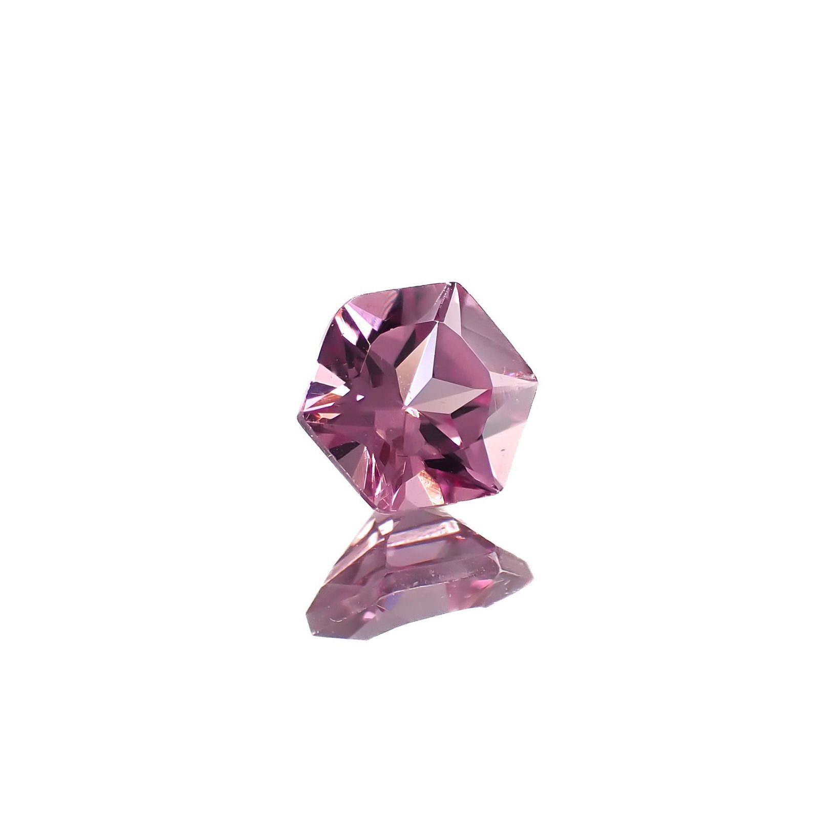 ◇ヘキサゴンカット◇カラーシフト マラヤガーネット(宝石名ガーネット)タンザニア産 0.70ct 識別済[220817563]5.1x5mm前後