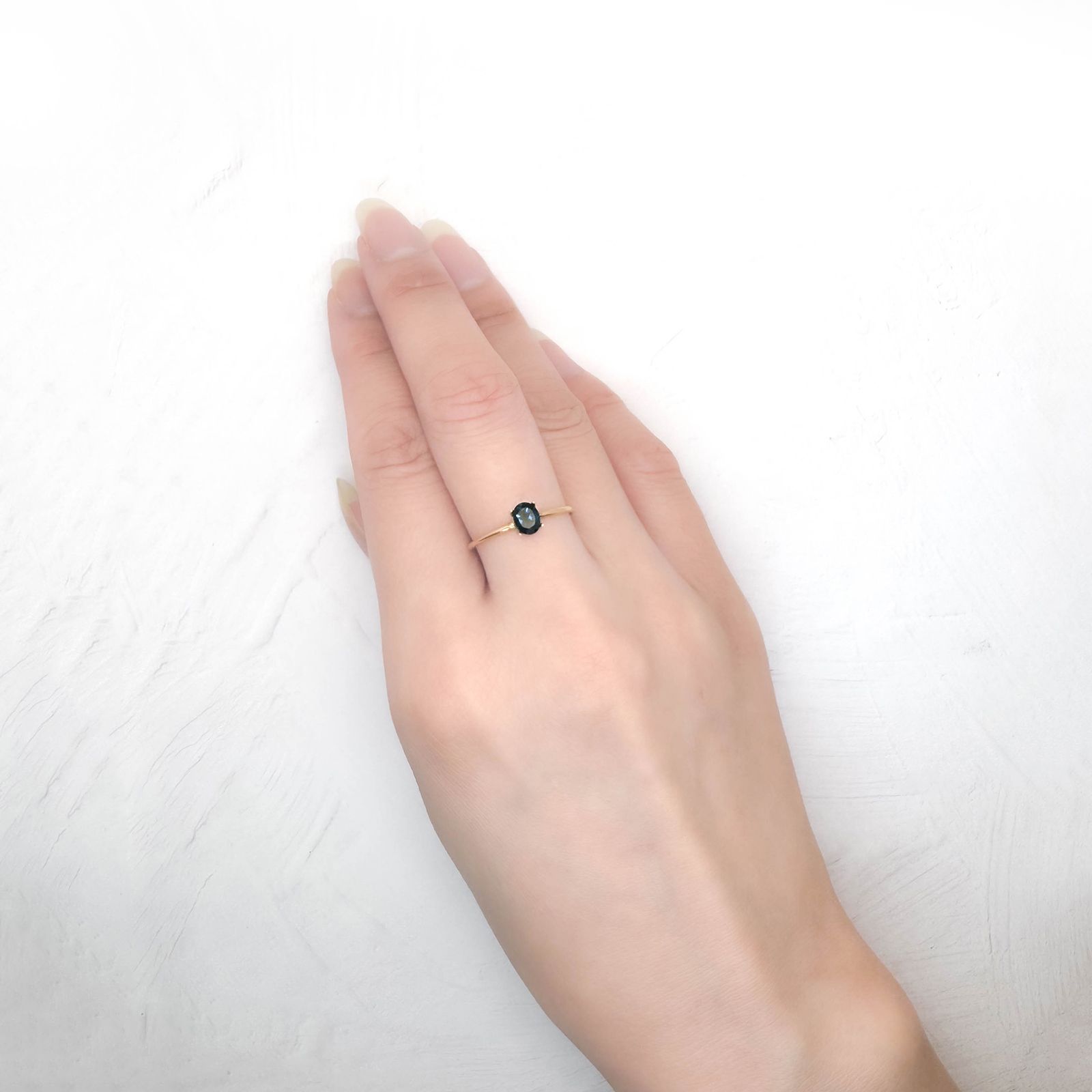 インディゴライト ブラジル産 0.37ct / 5.2x4.1mm前後 [250931100]