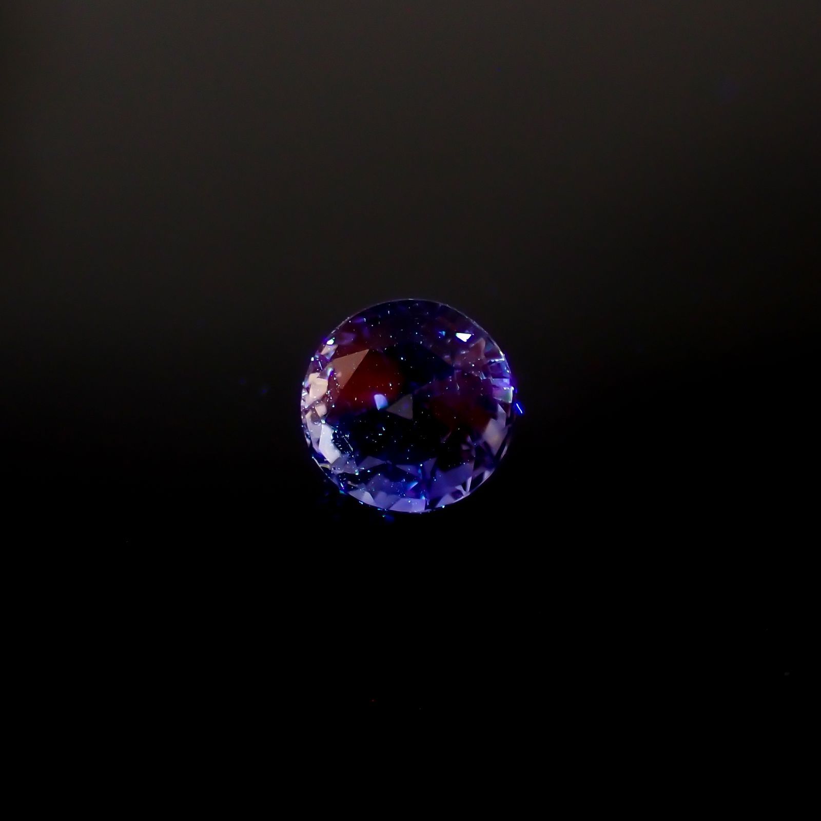 アイスブルーサファイア(宝石名サファイア)スリランカ/マダガスカル産 0.65ct 識別済[220515979]4.9x4.8mm前後