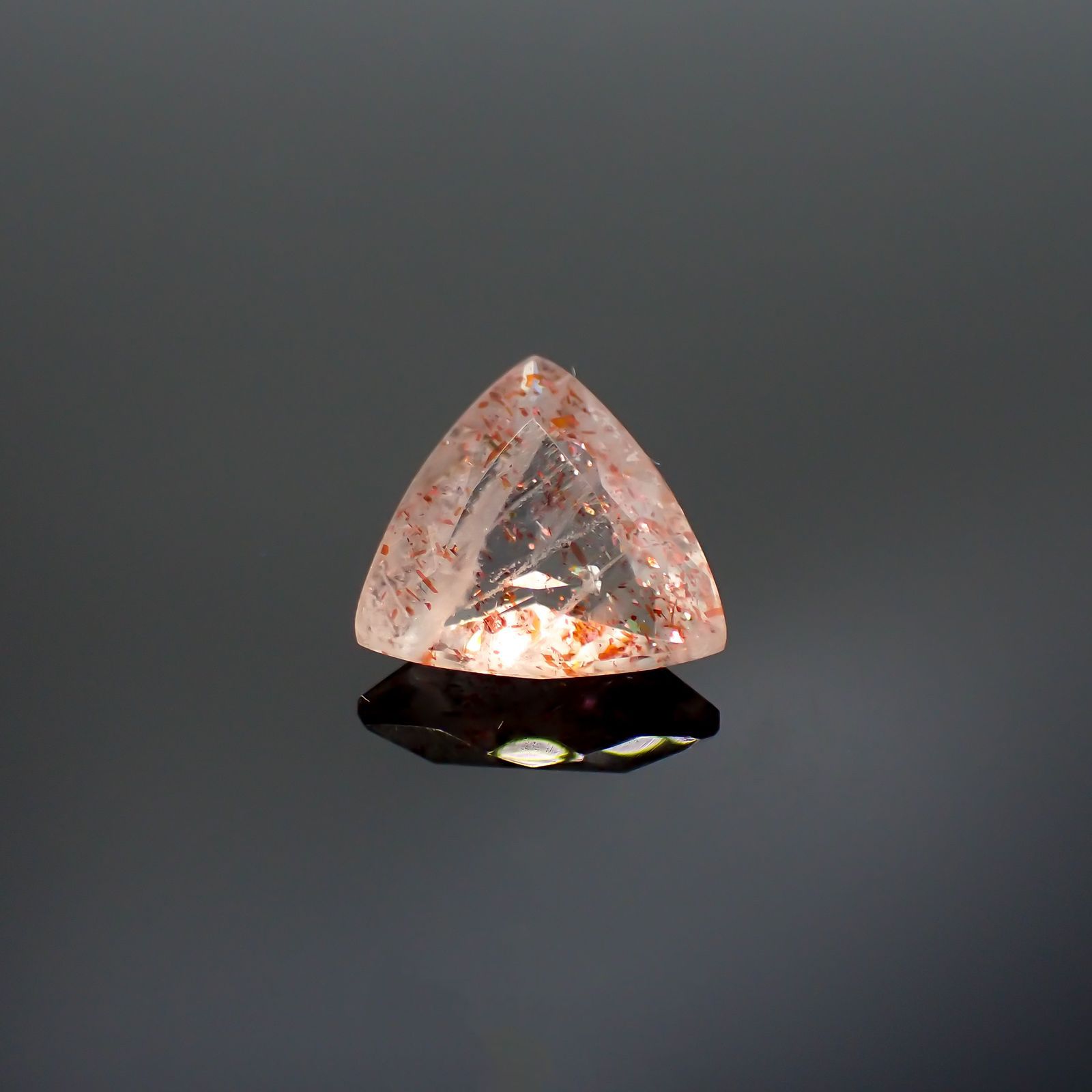 イリュージョンサンストーン(宝石名オリゴクレース)タンザニア産 2.29ct 識別済[250113870]10.1x10.2mm前後