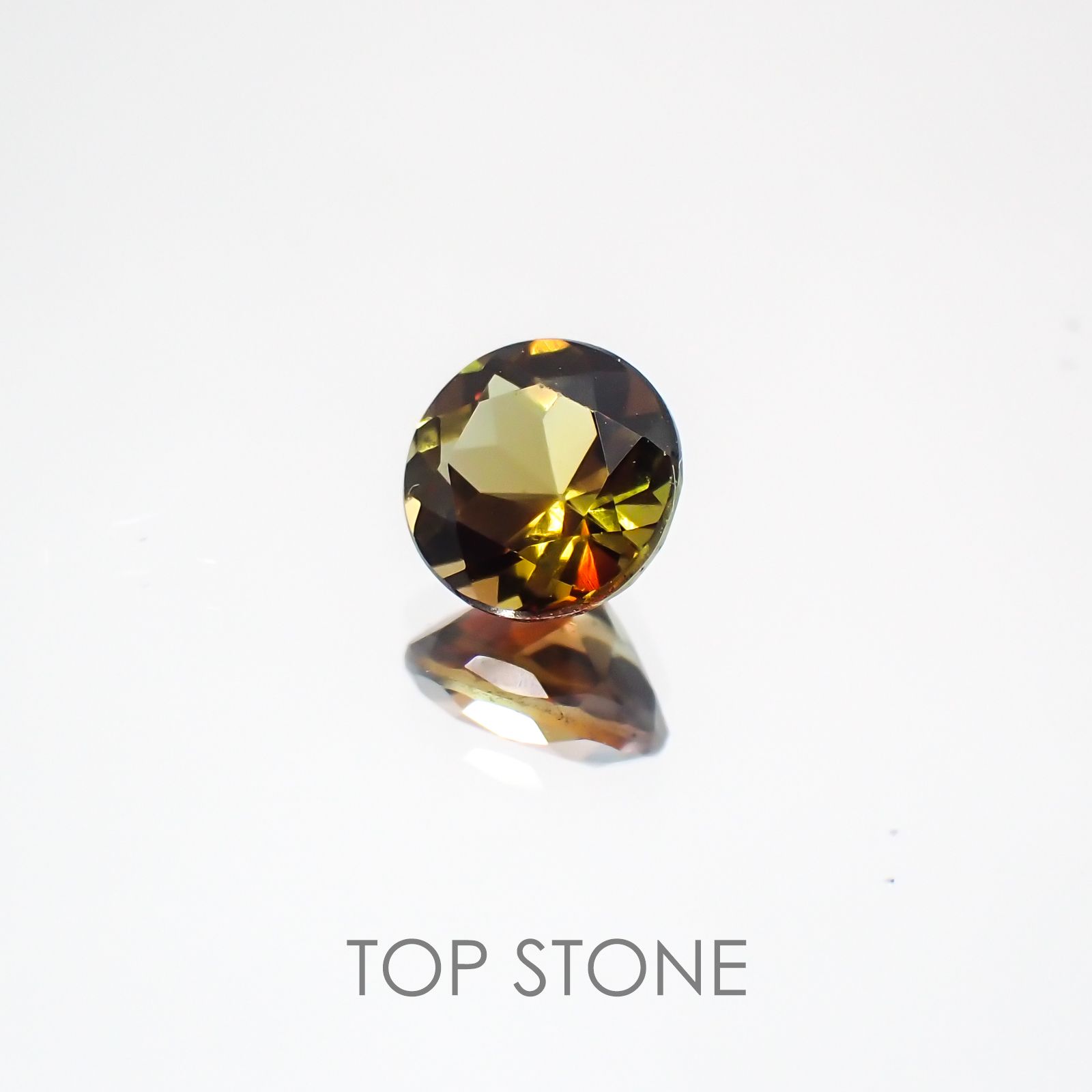 バイカラーアンダリュサイト スリランカ産 ルース 0.58ct[21059875]5.1×5.1mm前後