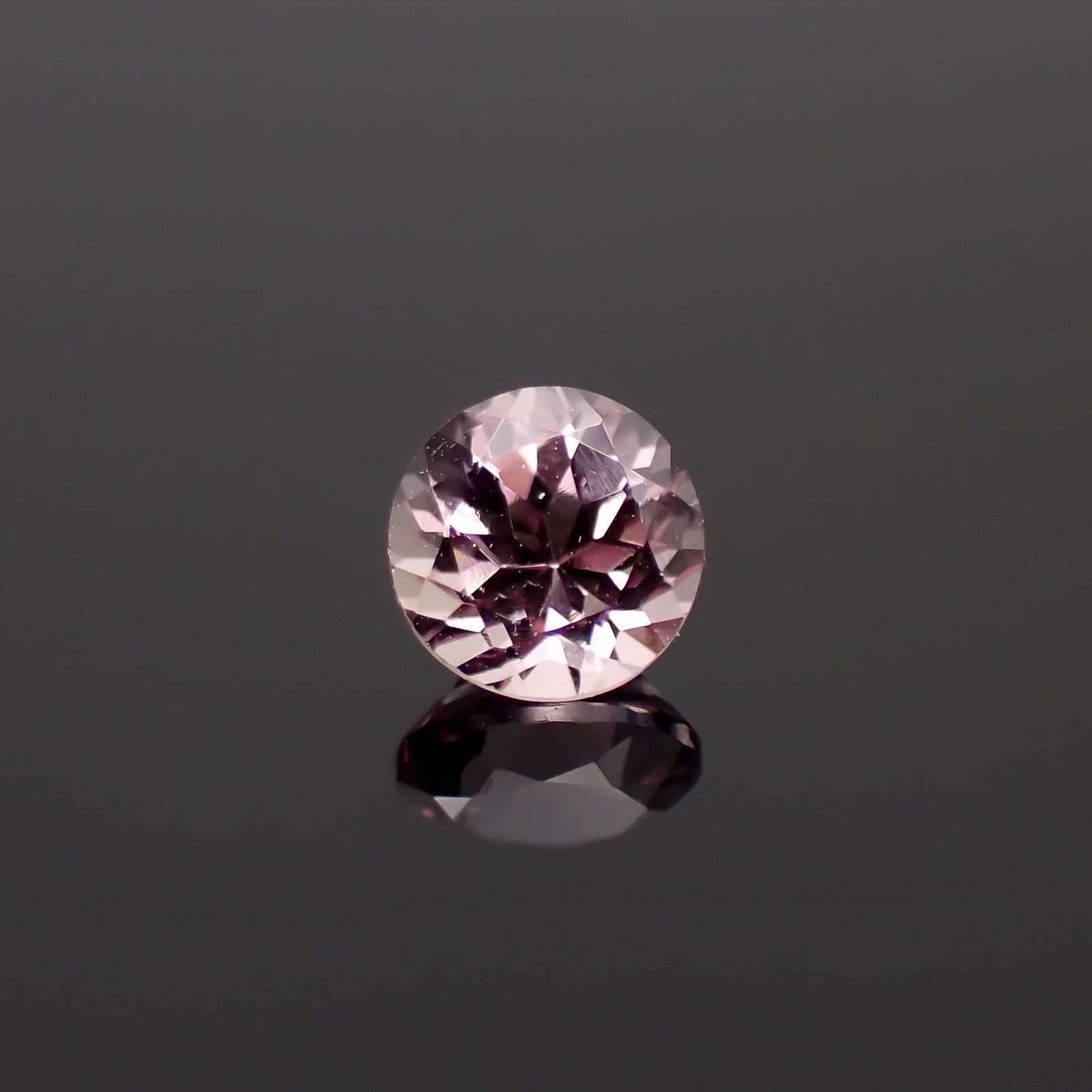 ドラゴンガーネット タンザニア産 0.48ct[230421459]4.4x4.4mm前後